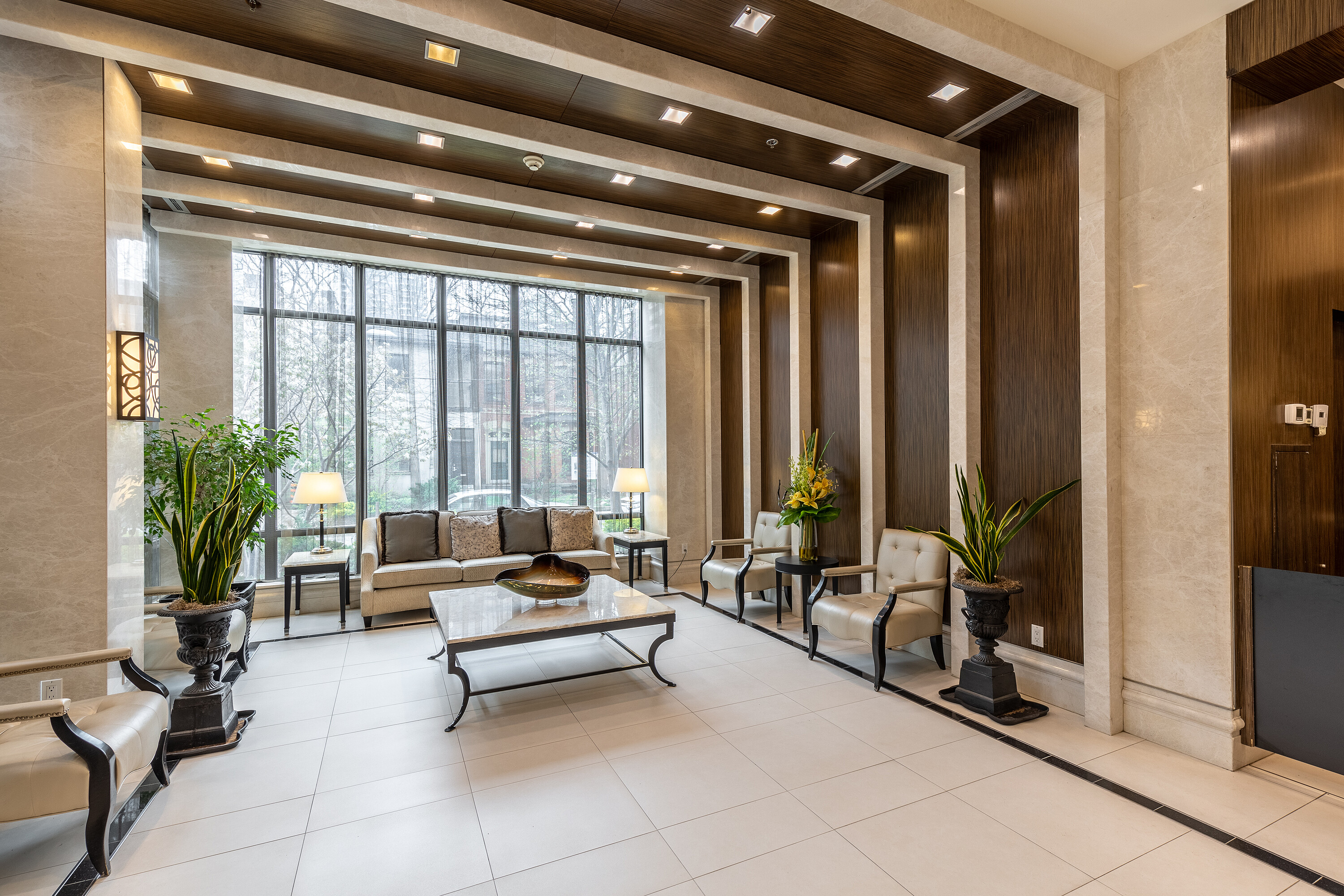 28 Linden St  402