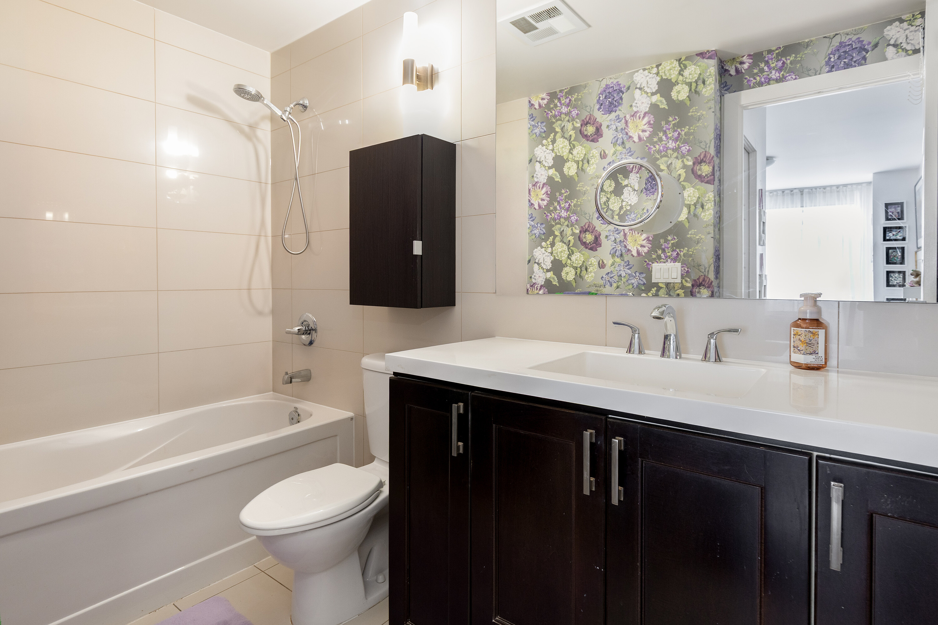 28 Linden St  402