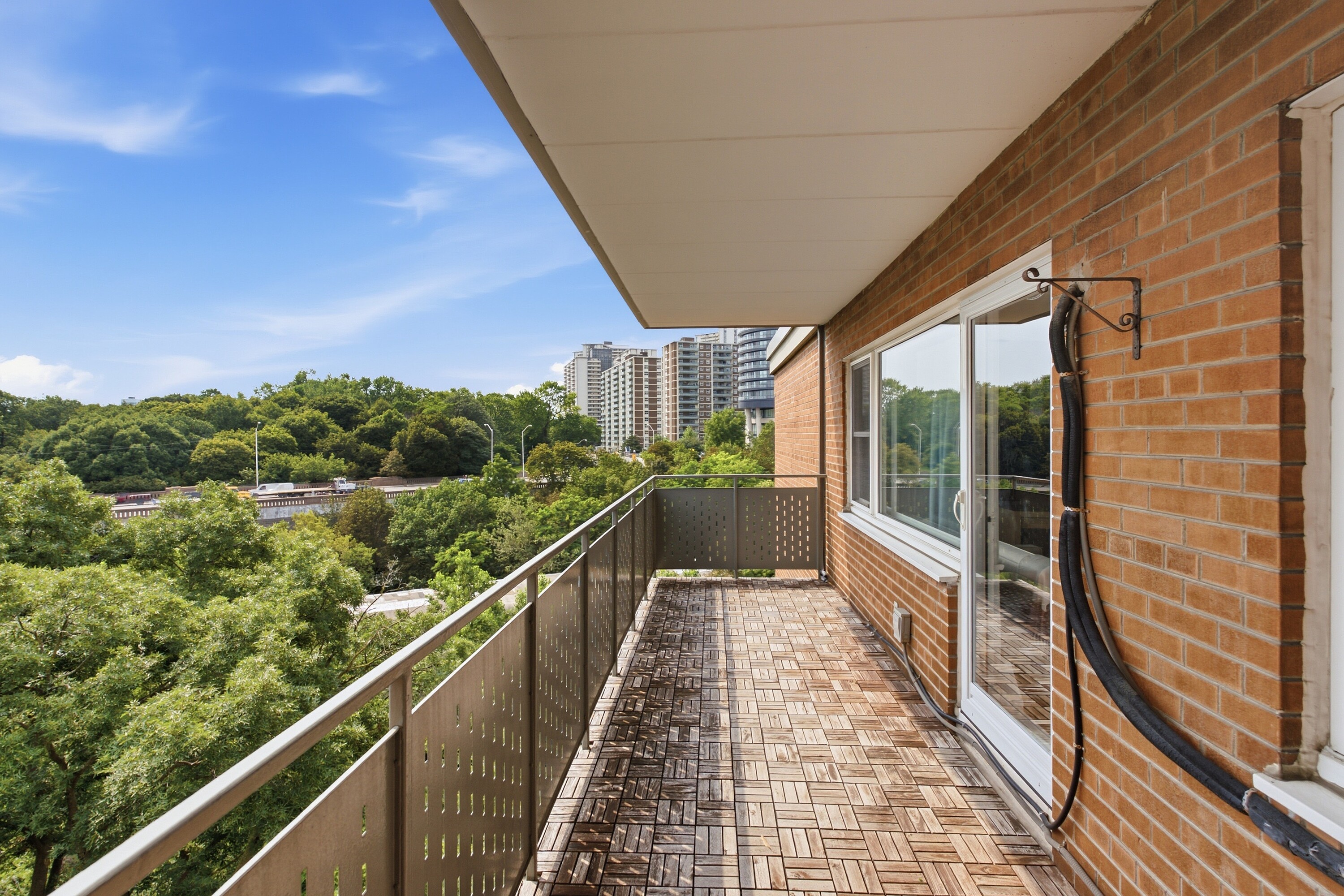 21 Dale Ave  947