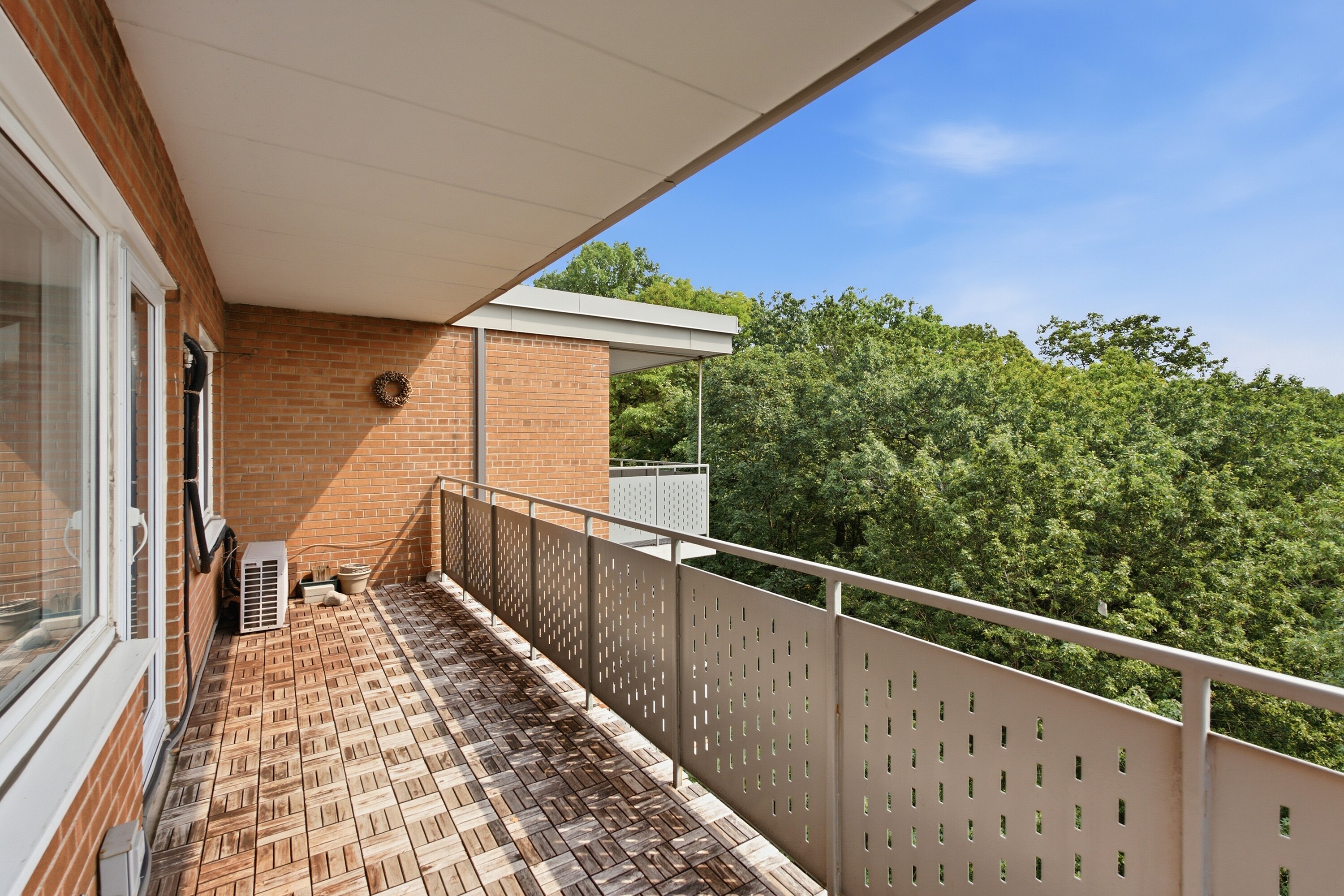 21 Dale Ave  947