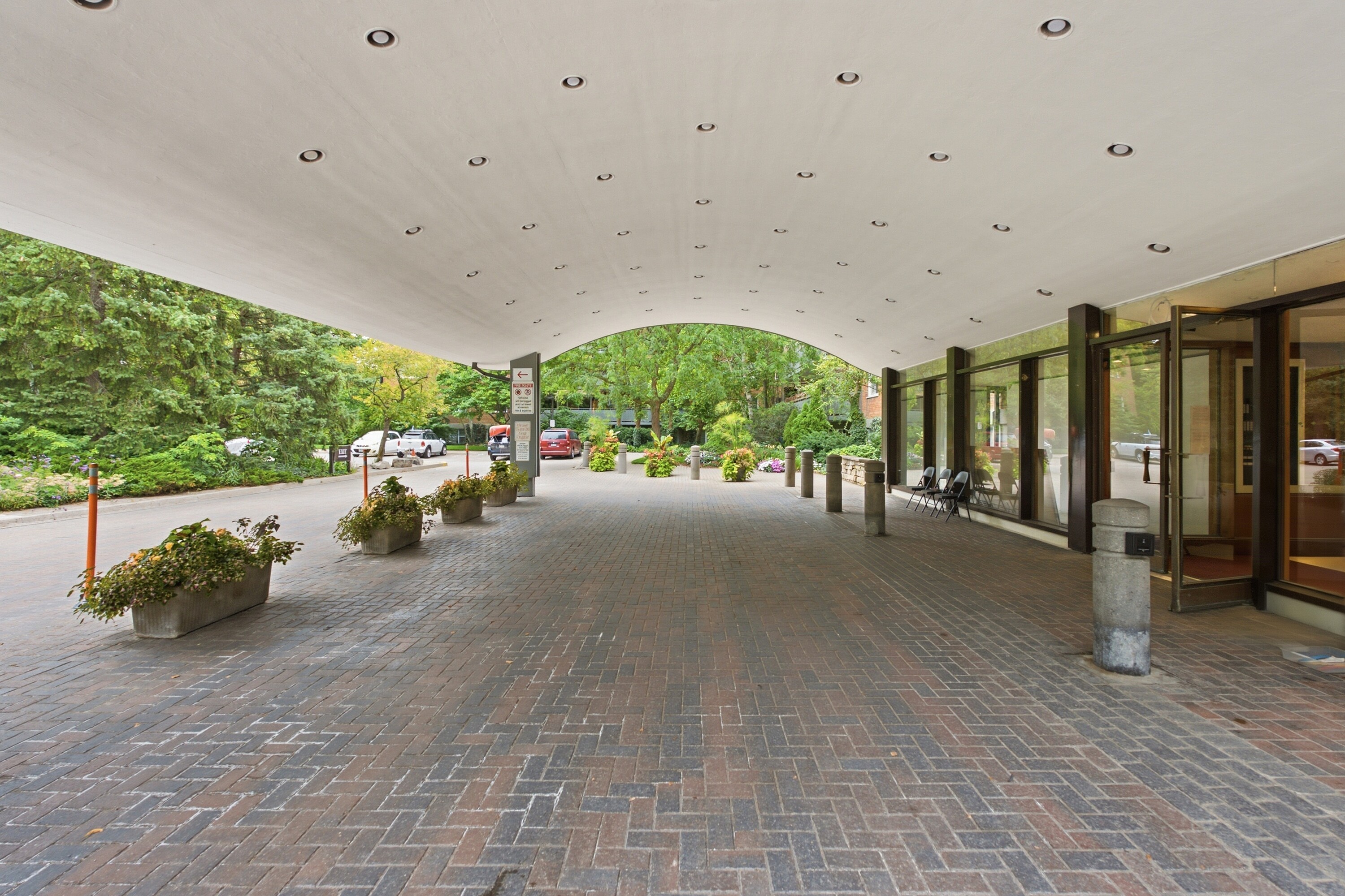 21 Dale Ave  947
