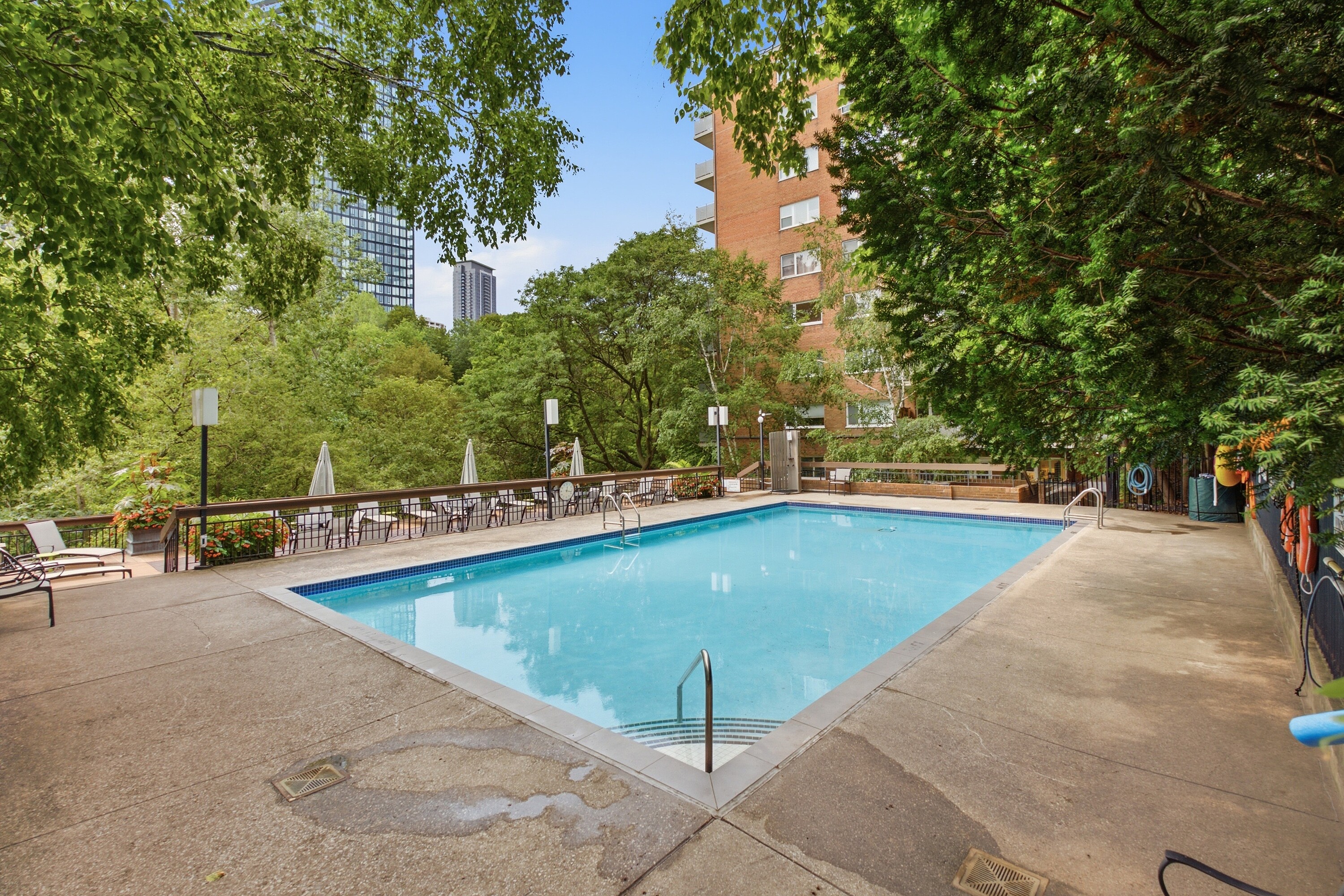 21 Dale Ave  947