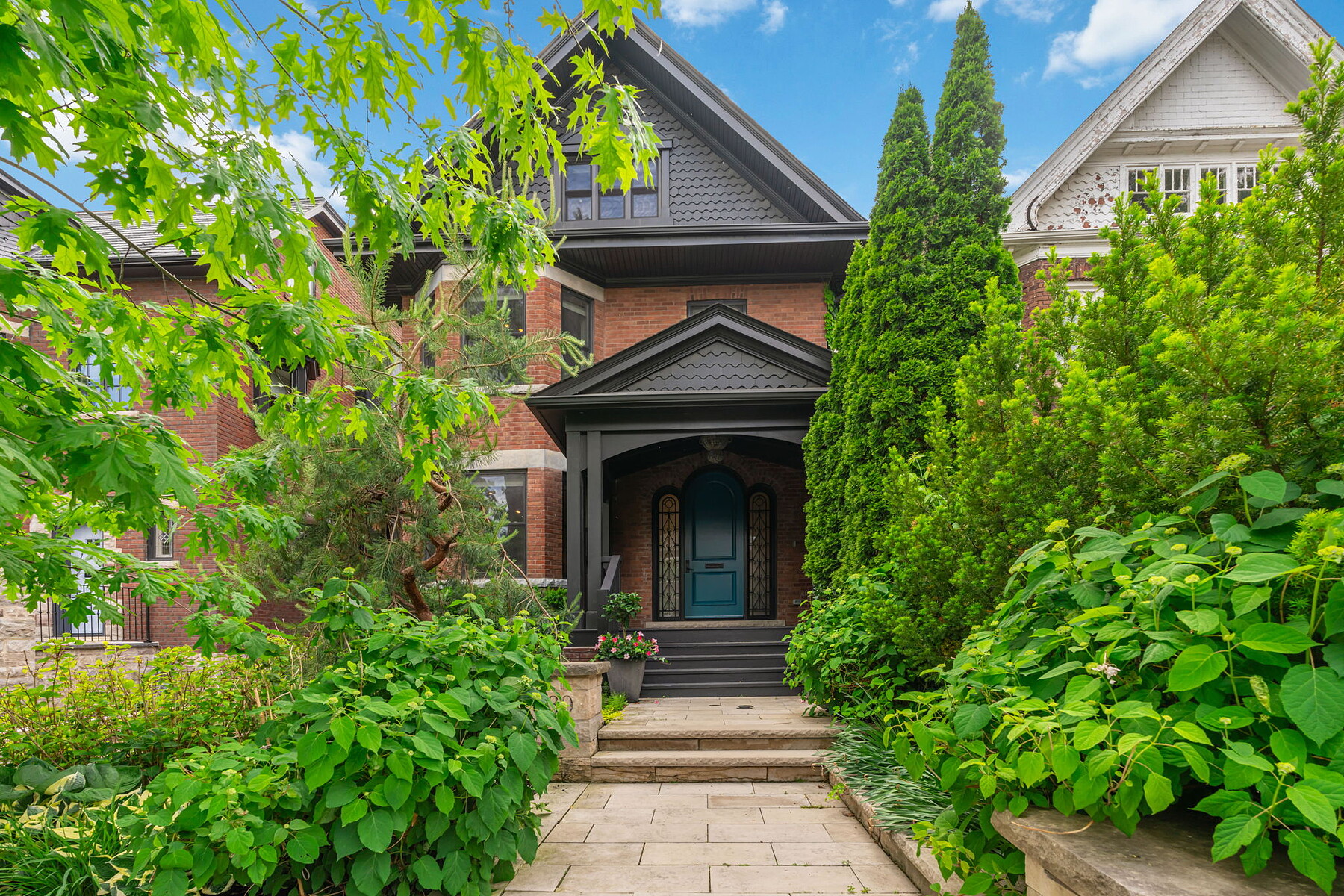 330 Palmerston Blvd