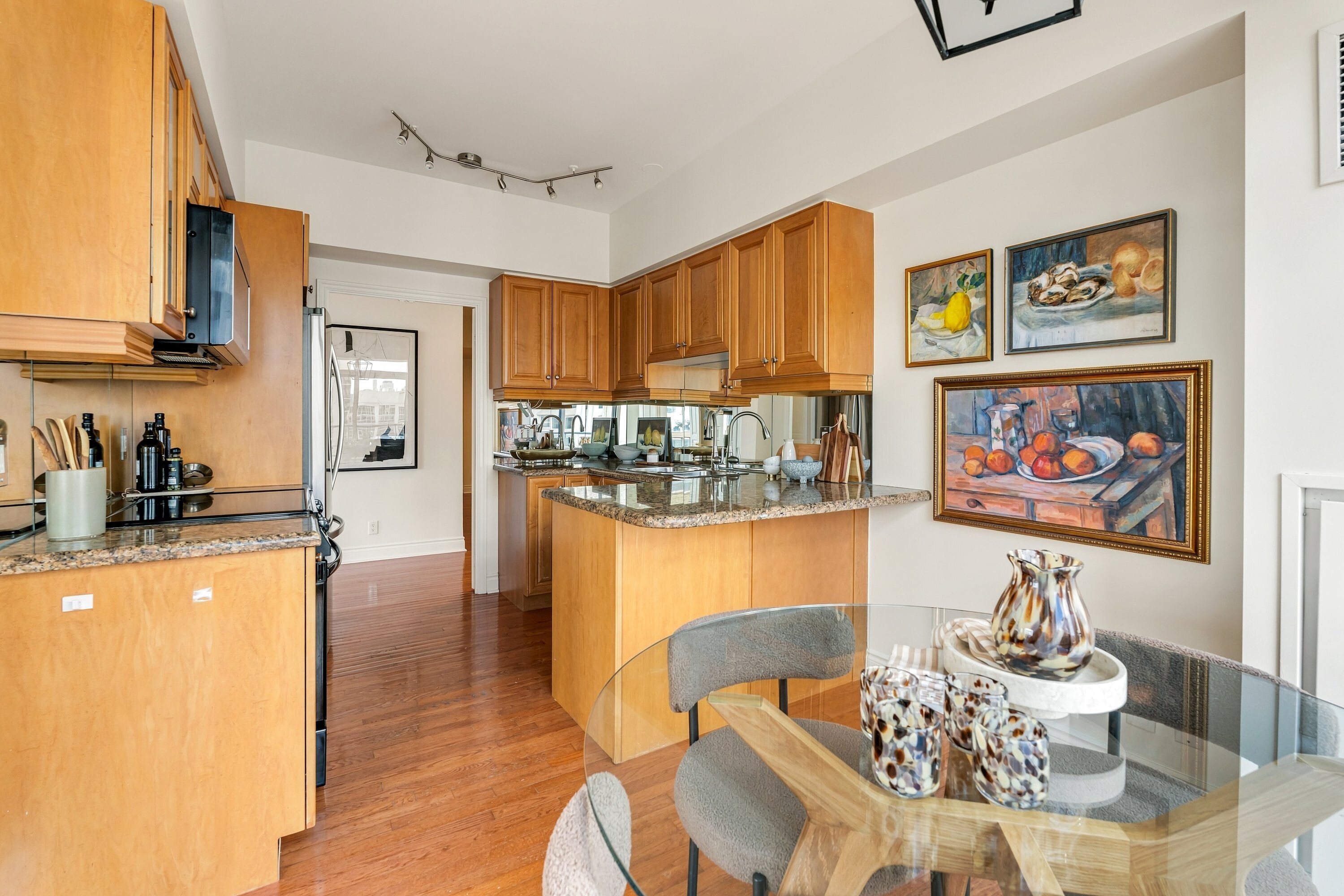 10 Delisle Ave  1106