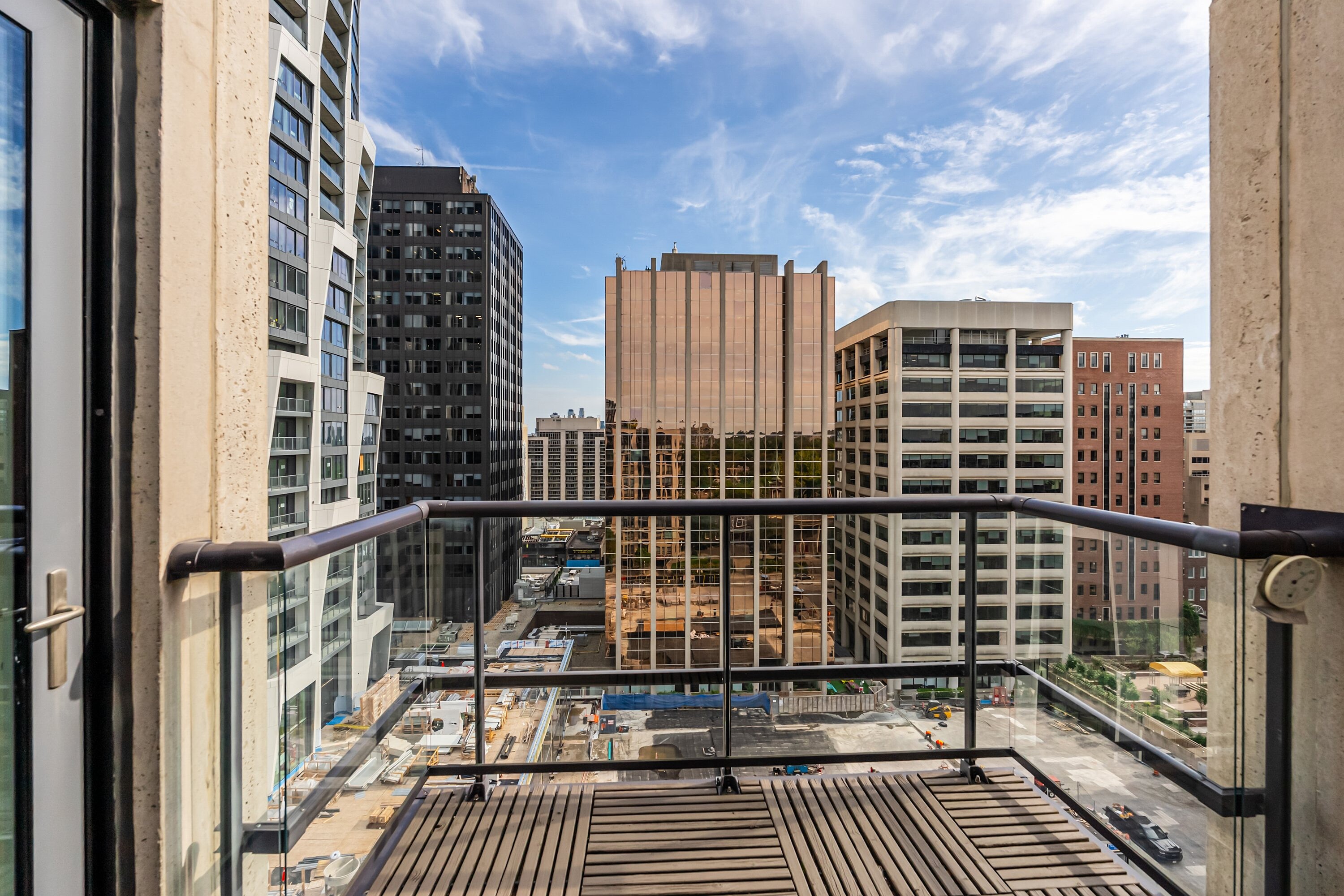10 Delisle Ave  1106