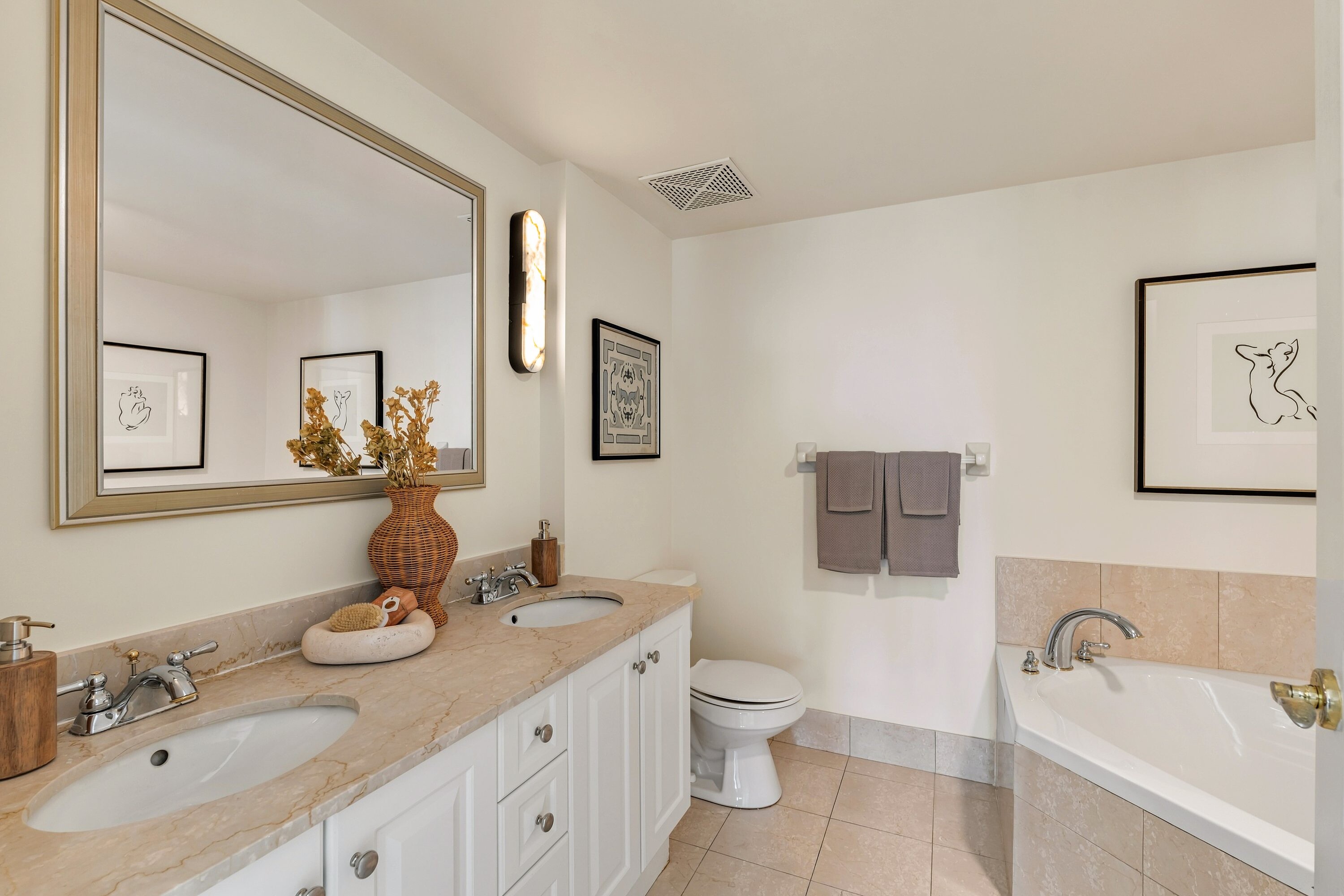 10 Delisle Ave  1106