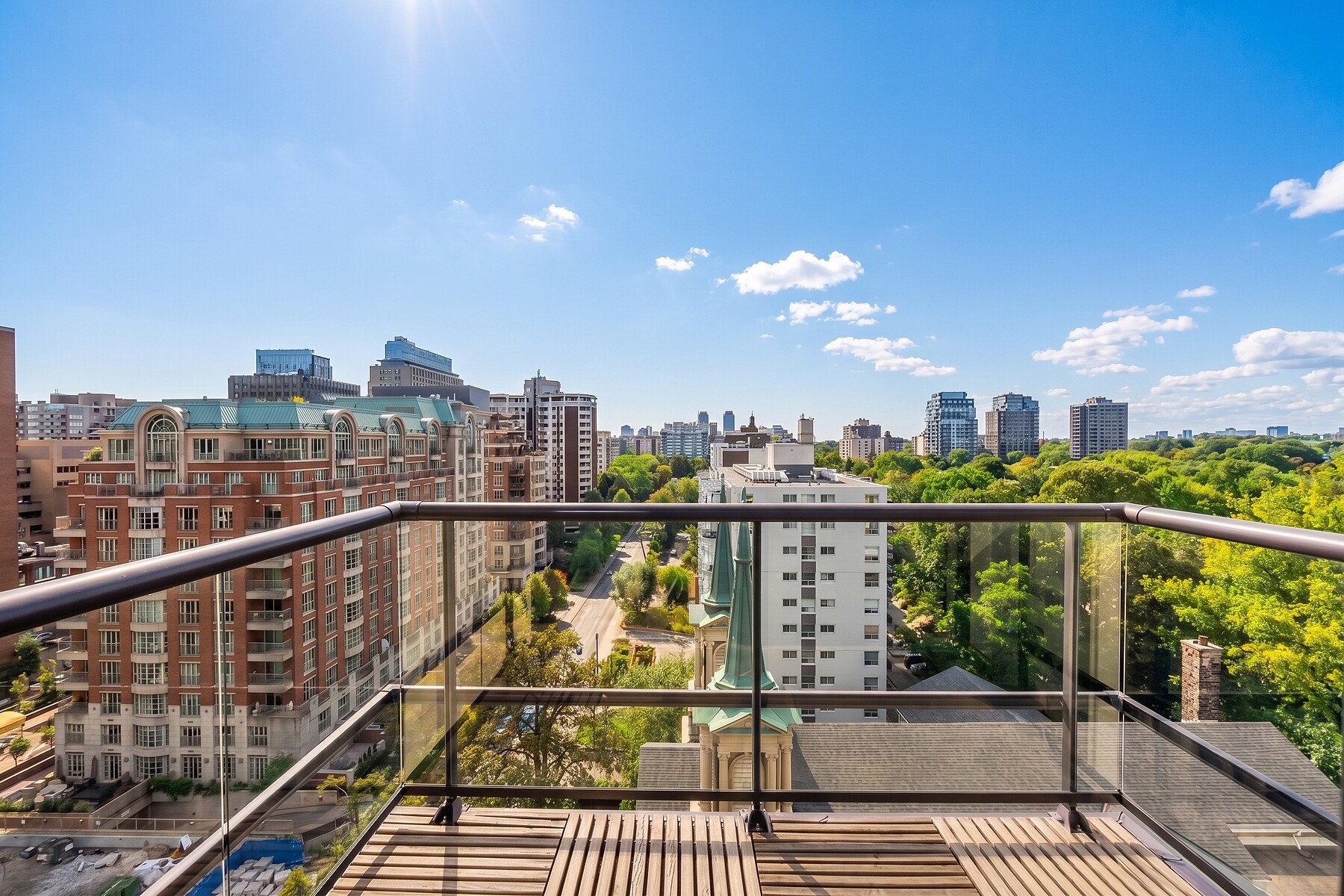 10 Delisle Ave  1106