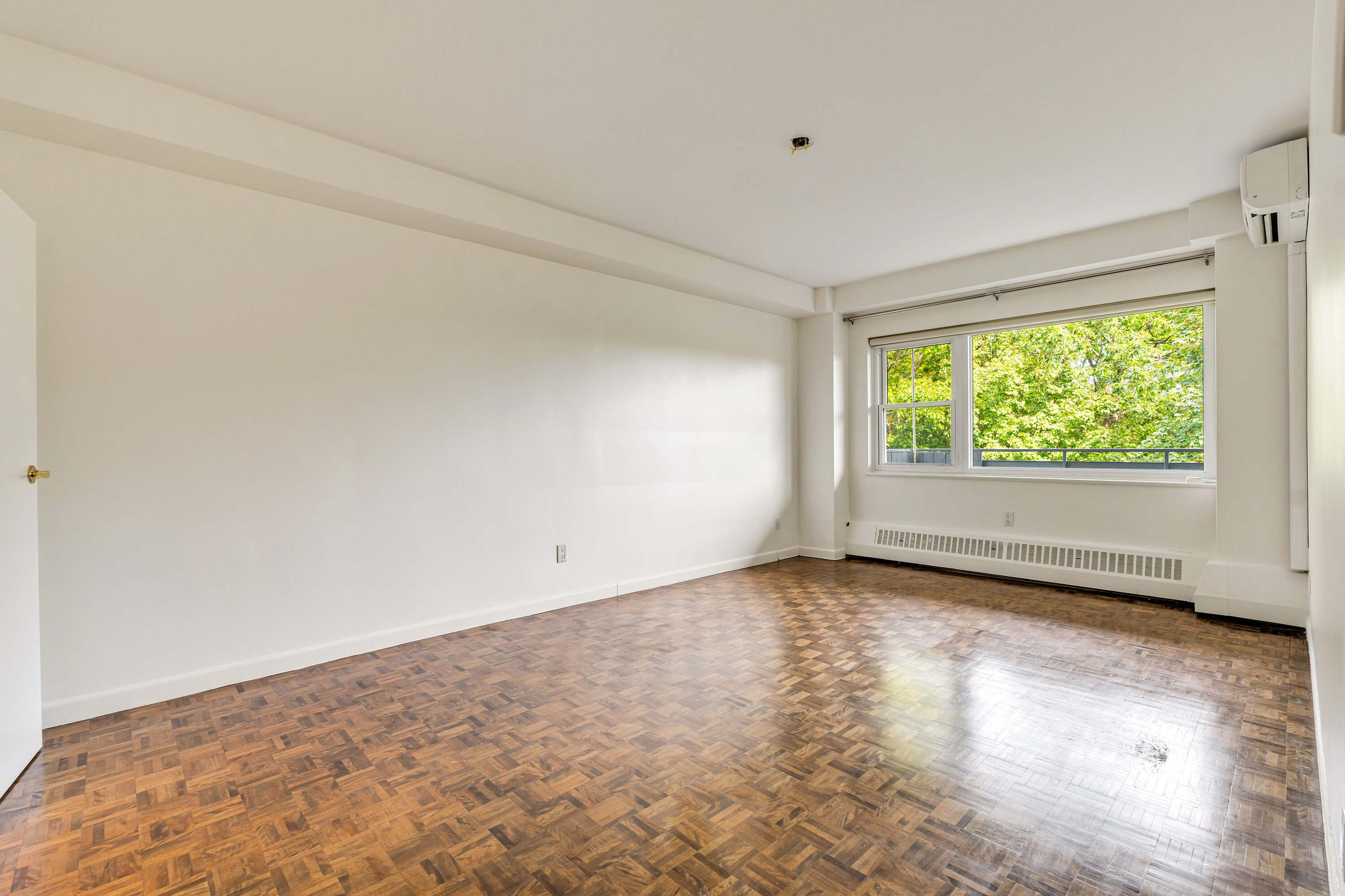 21 Dale Ave  945