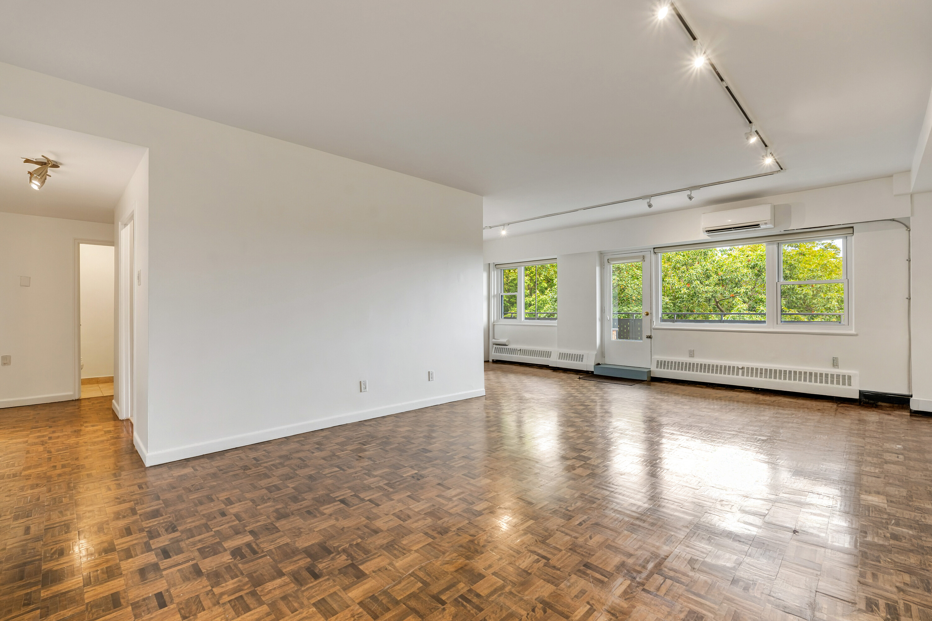 21 Dale Ave  945