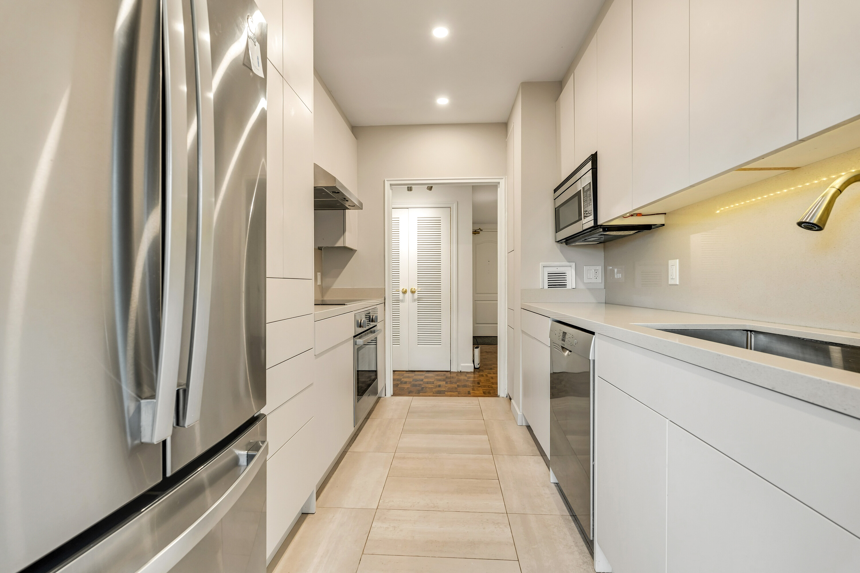 21 Dale Ave  945
