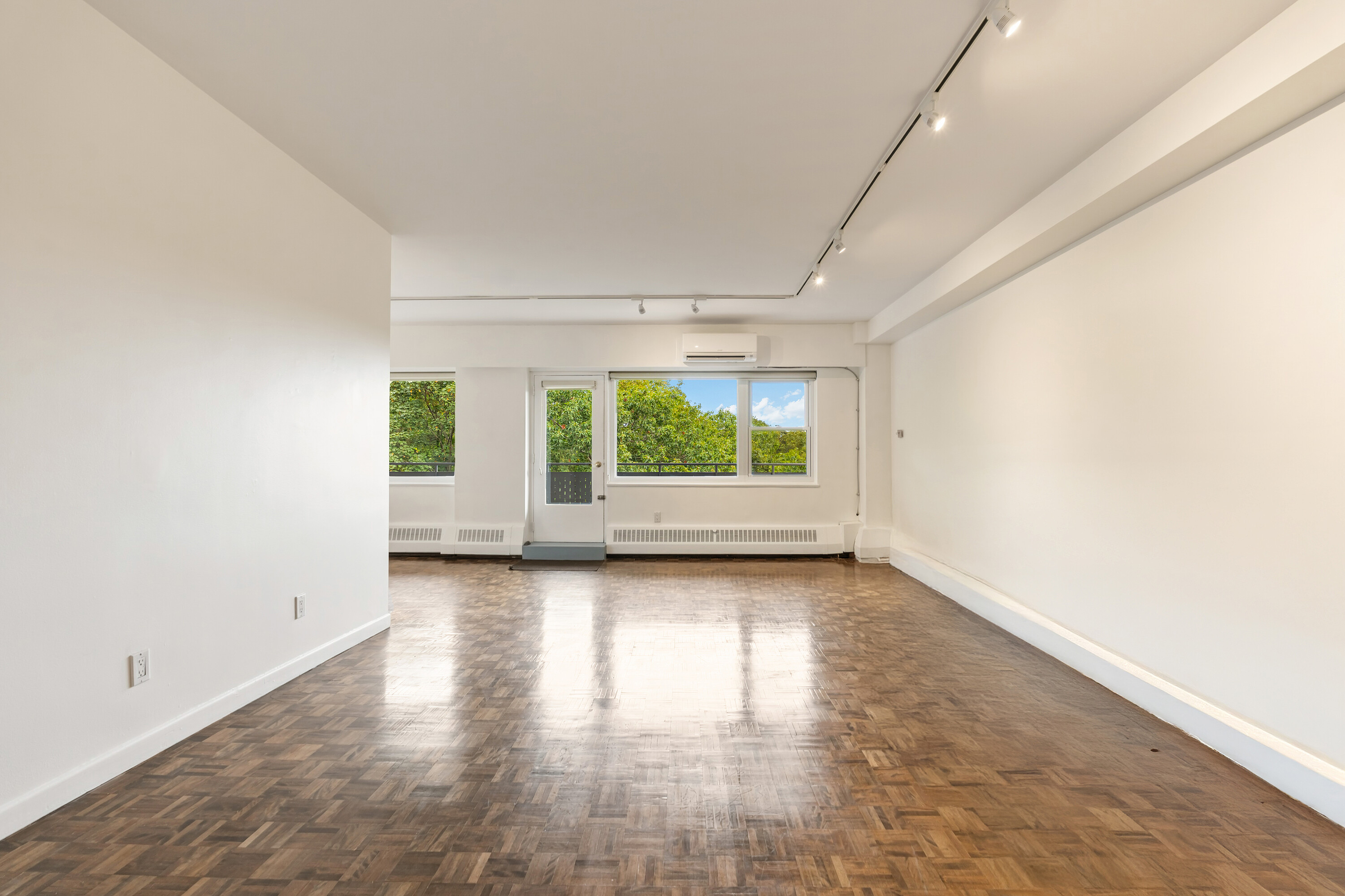 21 Dale Ave  945