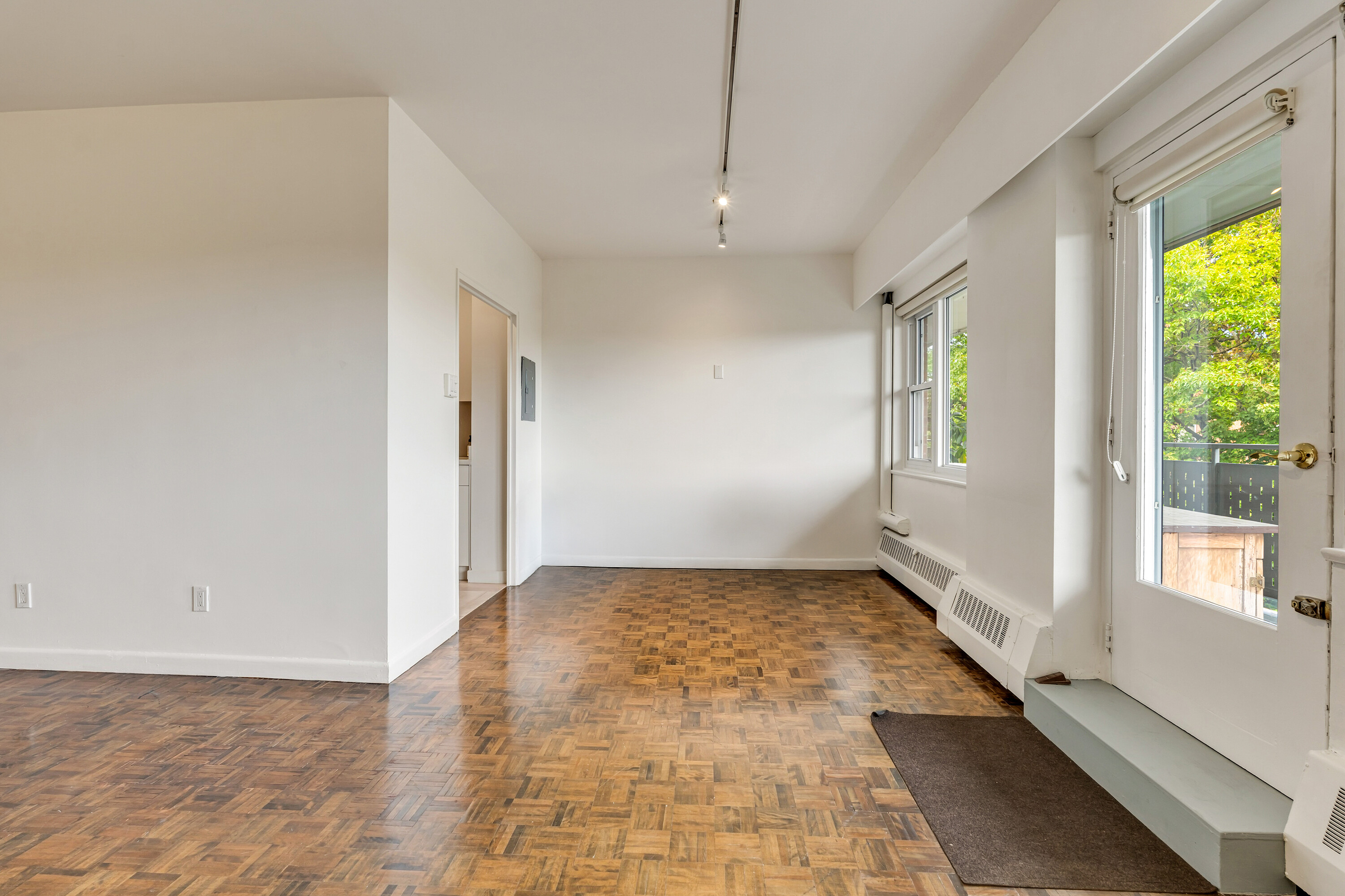 21 Dale Ave  945
