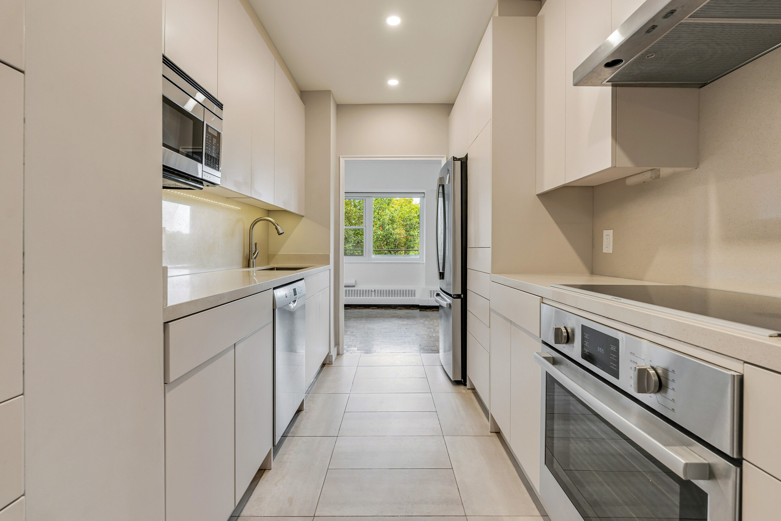 21 Dale Ave  945
