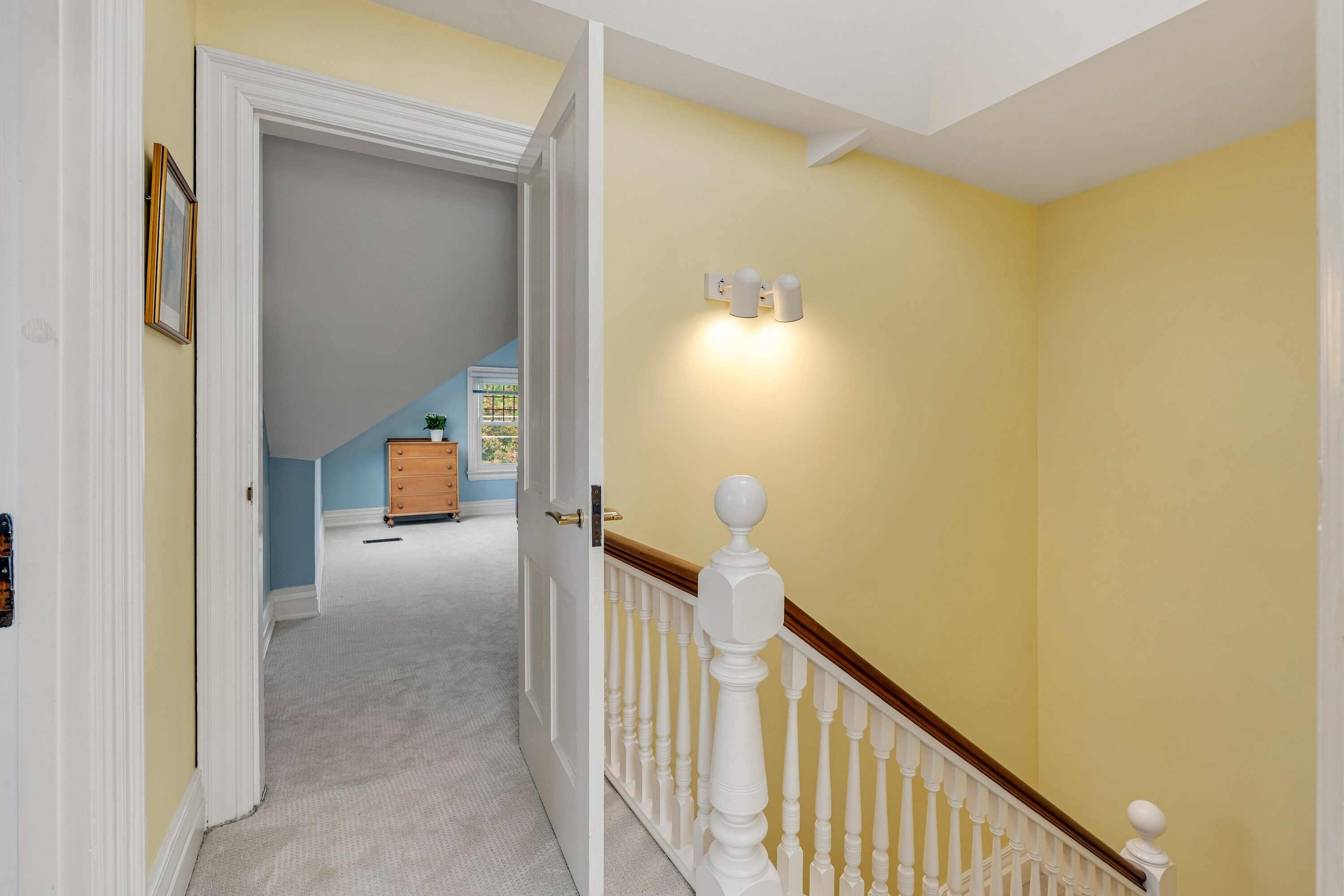 135 Roxborough St E