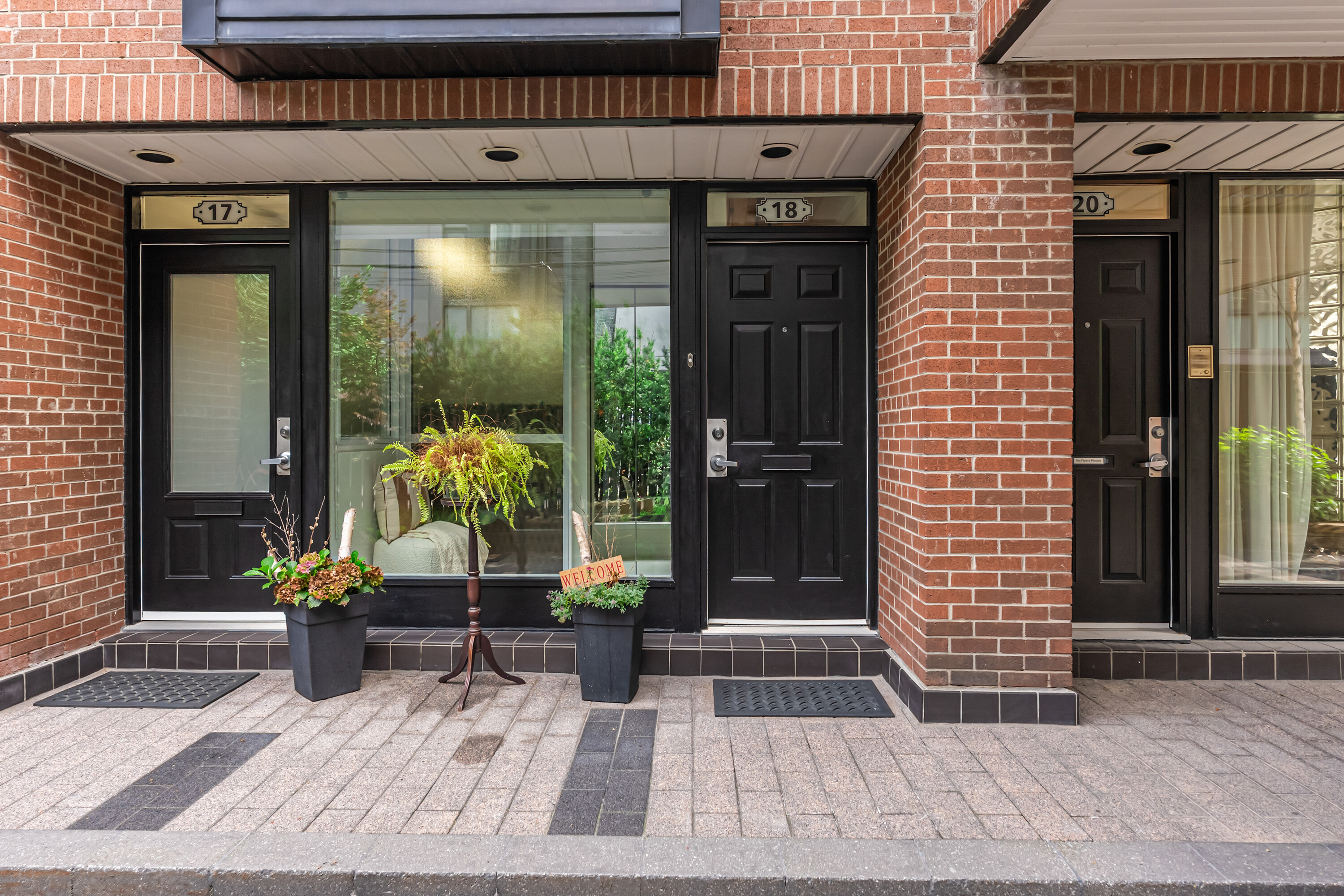 465 King St E  17 & 18