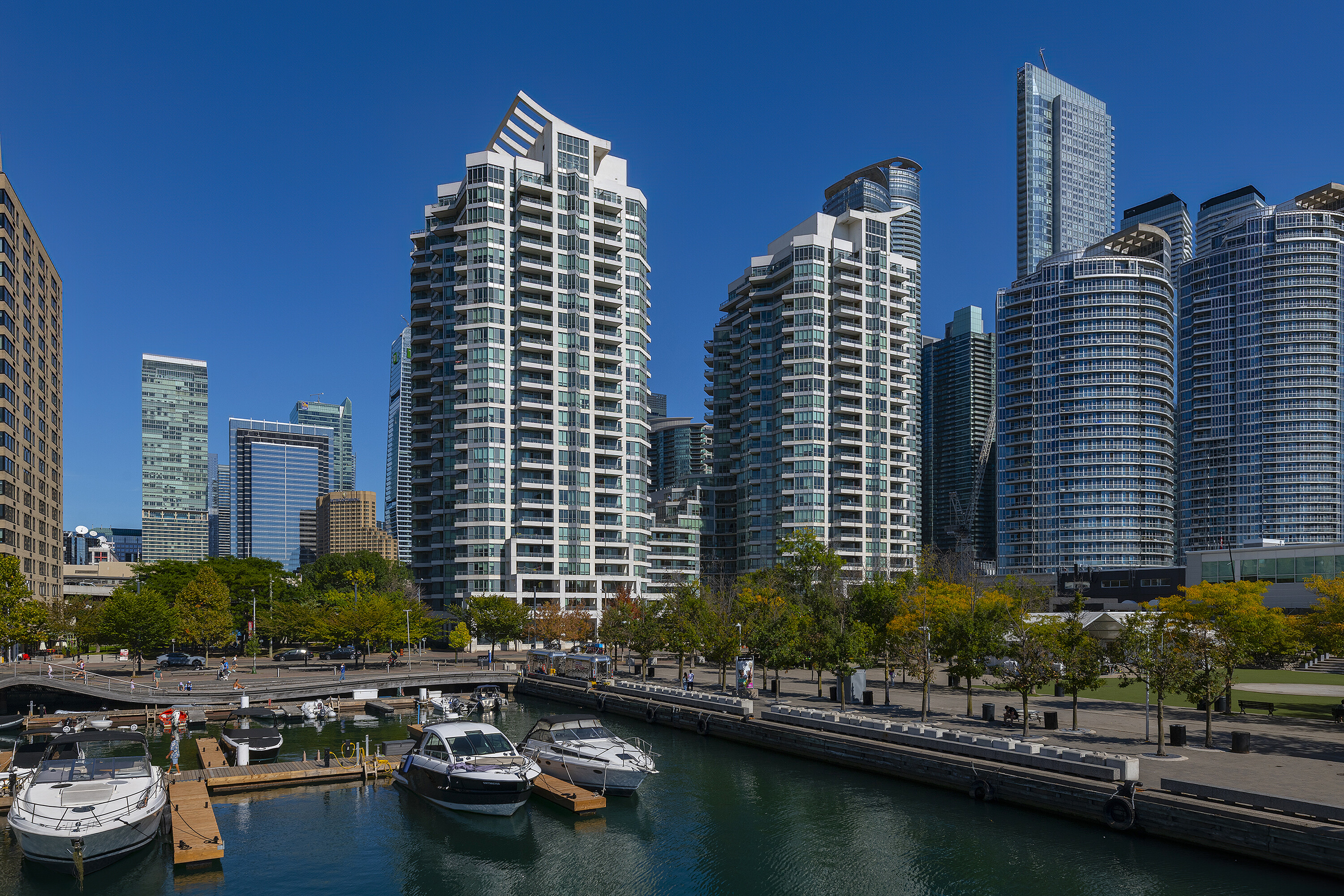 230 Queens Quay W  1815