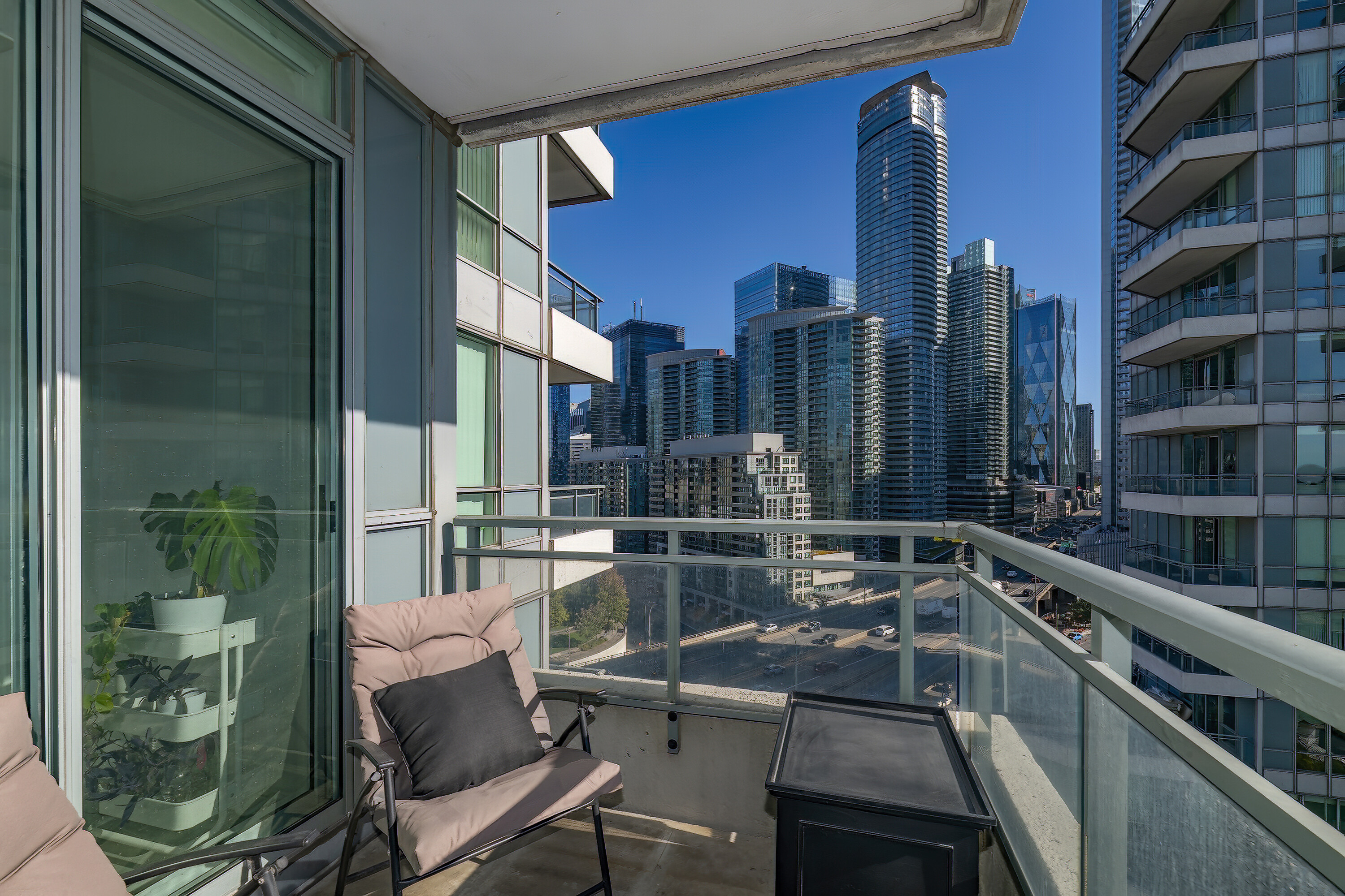 230 Queens Quay W  1815