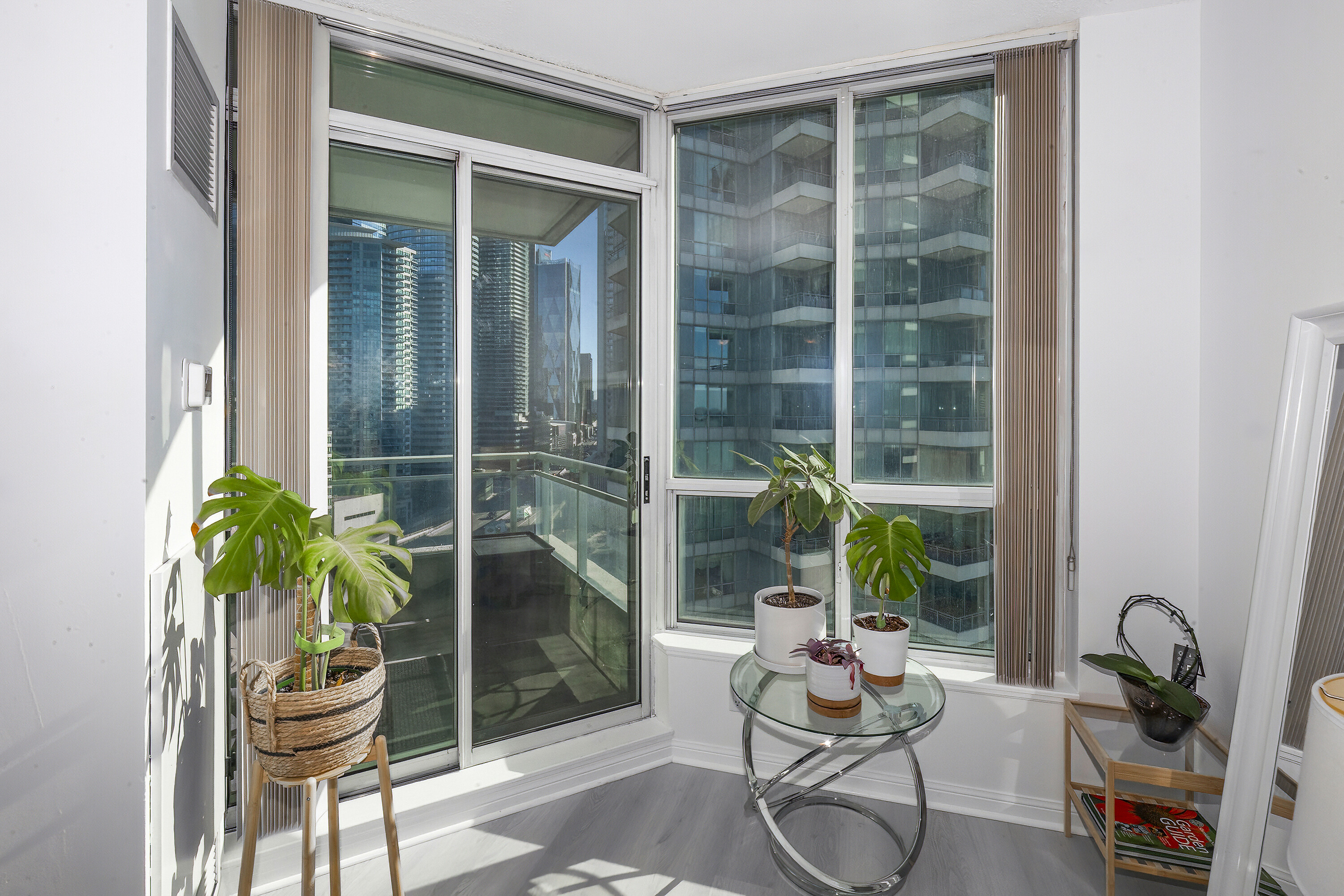 230 Queens Quay W  1815
