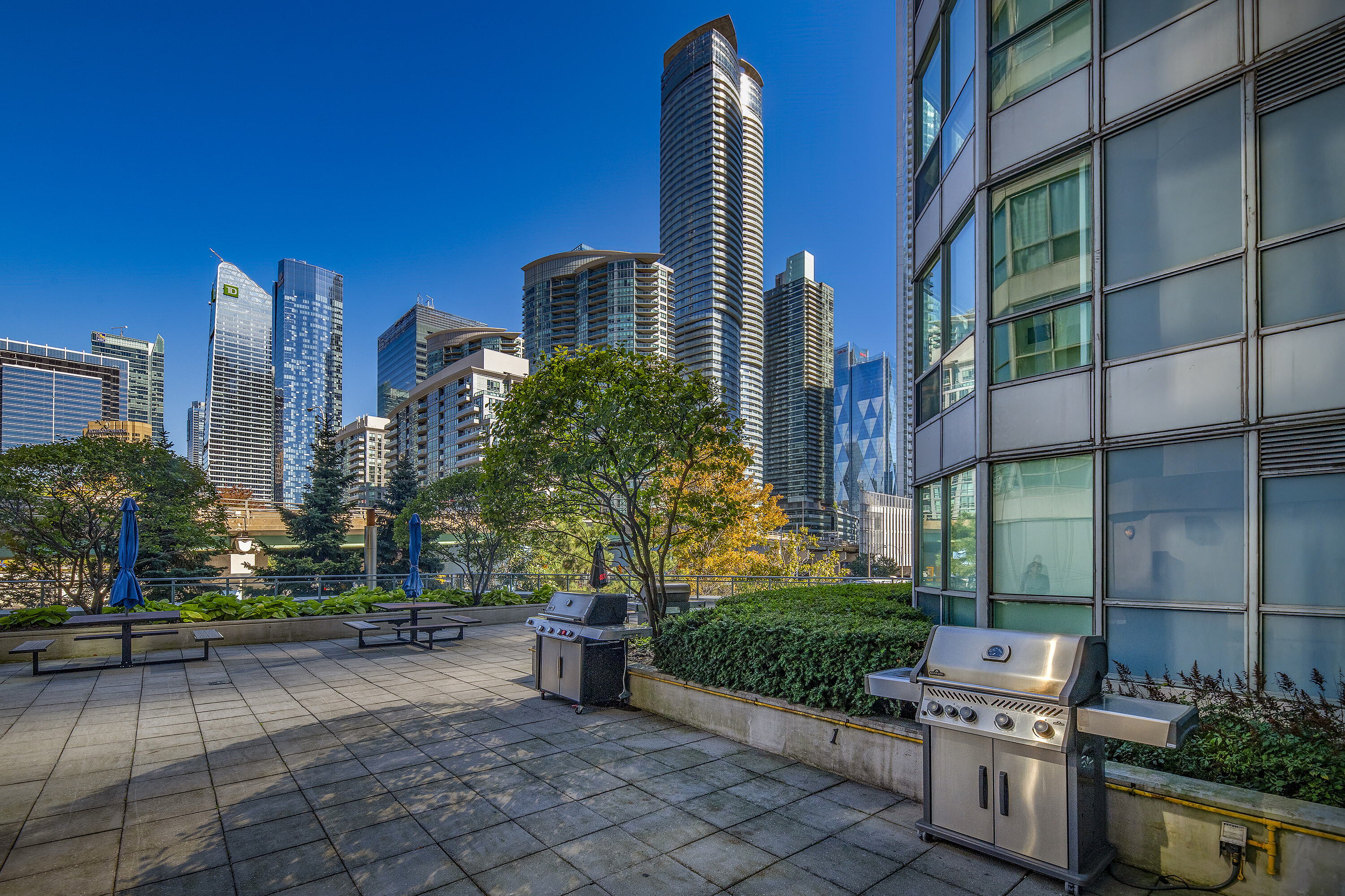 230 Queens Quay W  1815