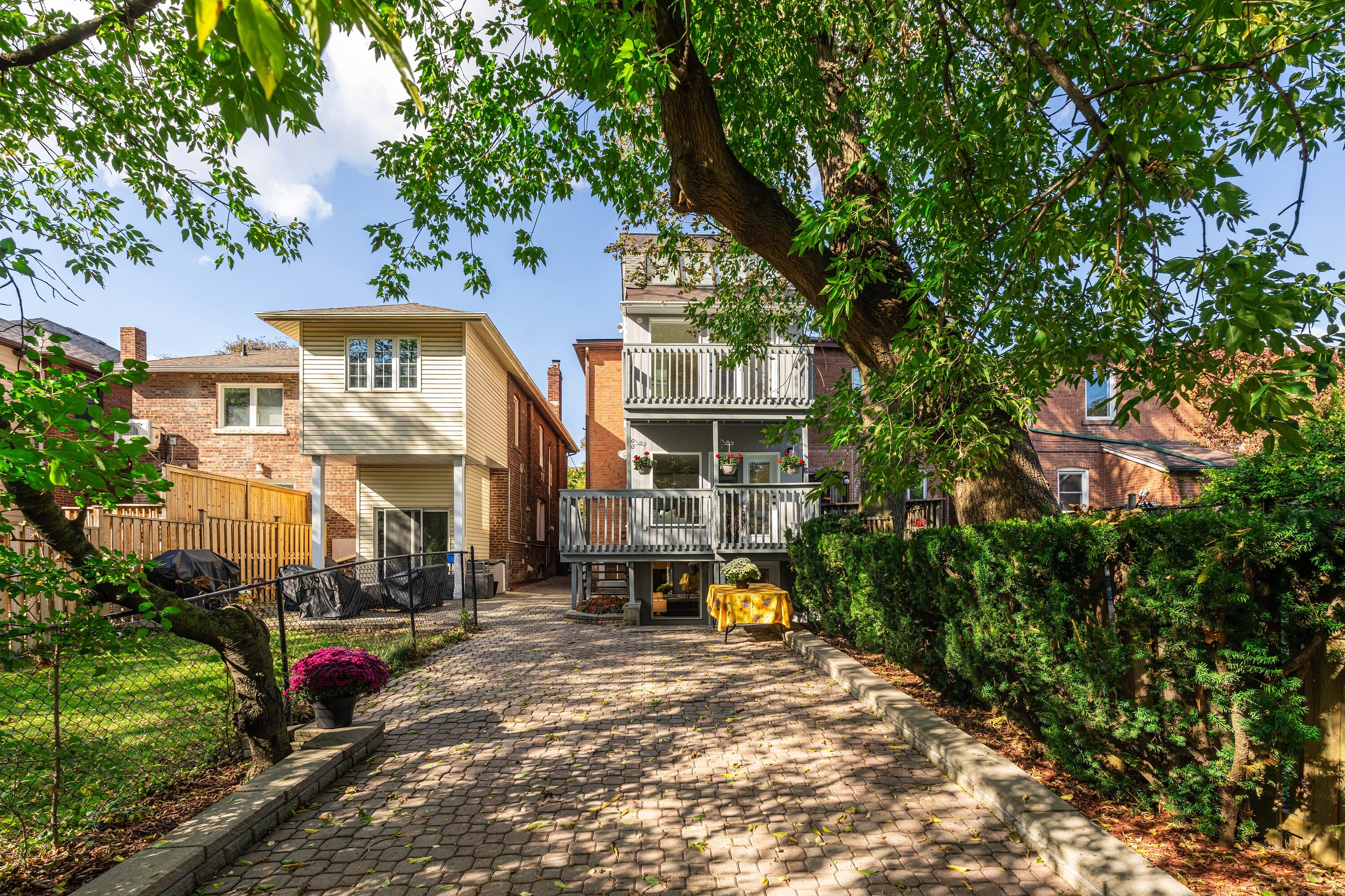 143 Castlefield Ave