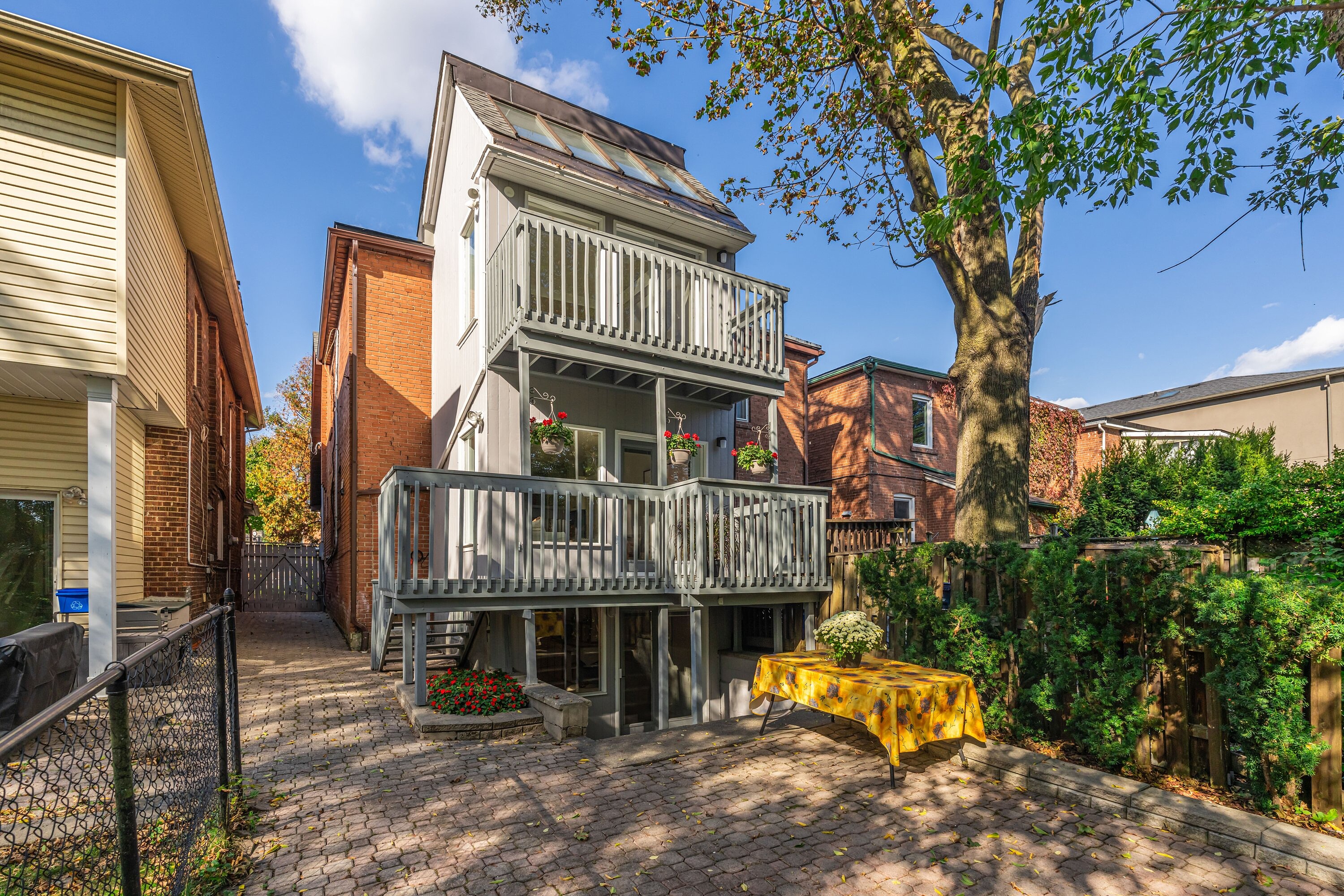 143 Castlefield Ave