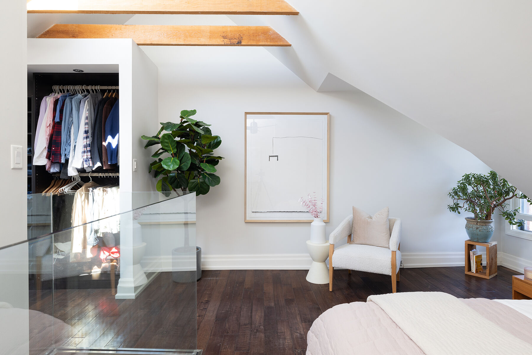 10 Laurier Ave