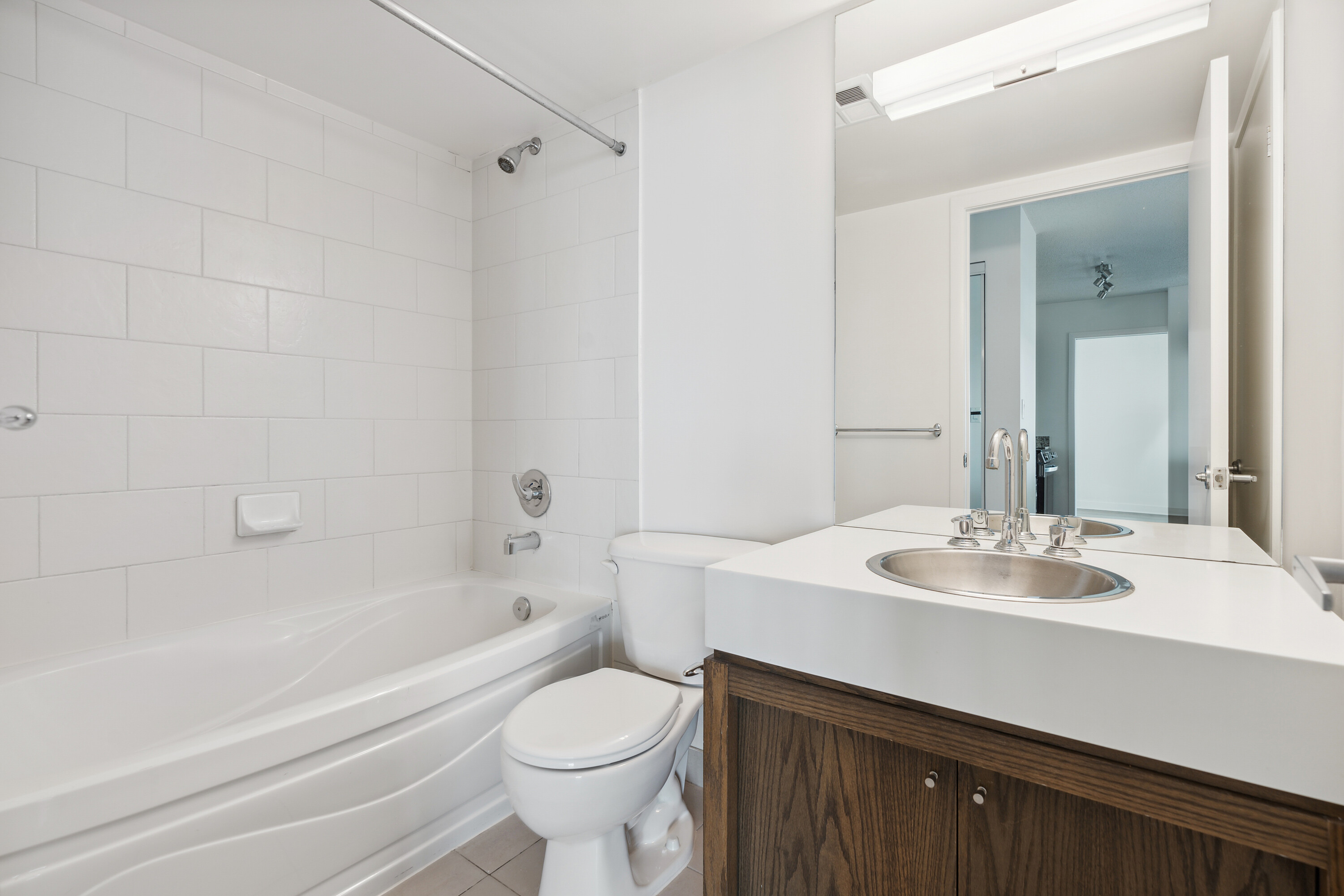 81 Navy Wharf Crt #1903