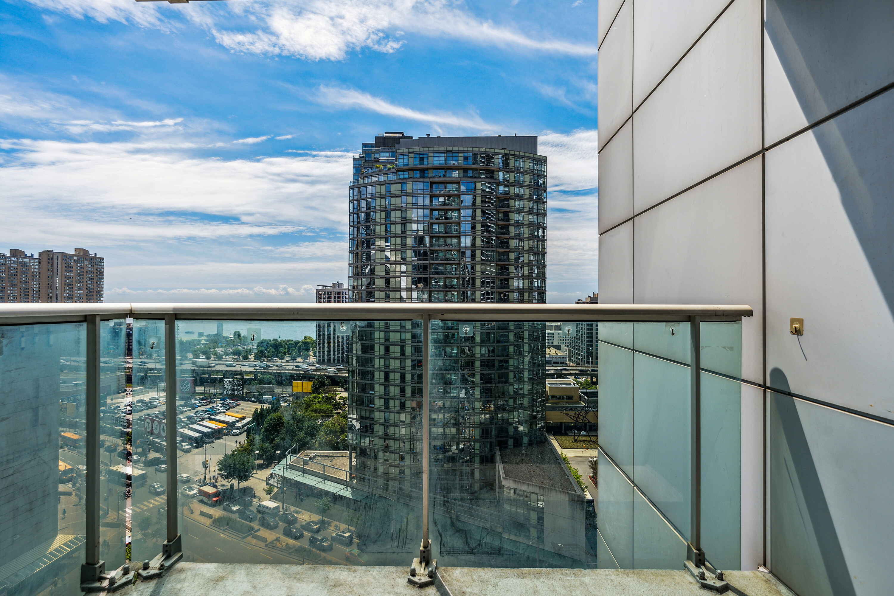 81 Navy Wharf Crt #1903