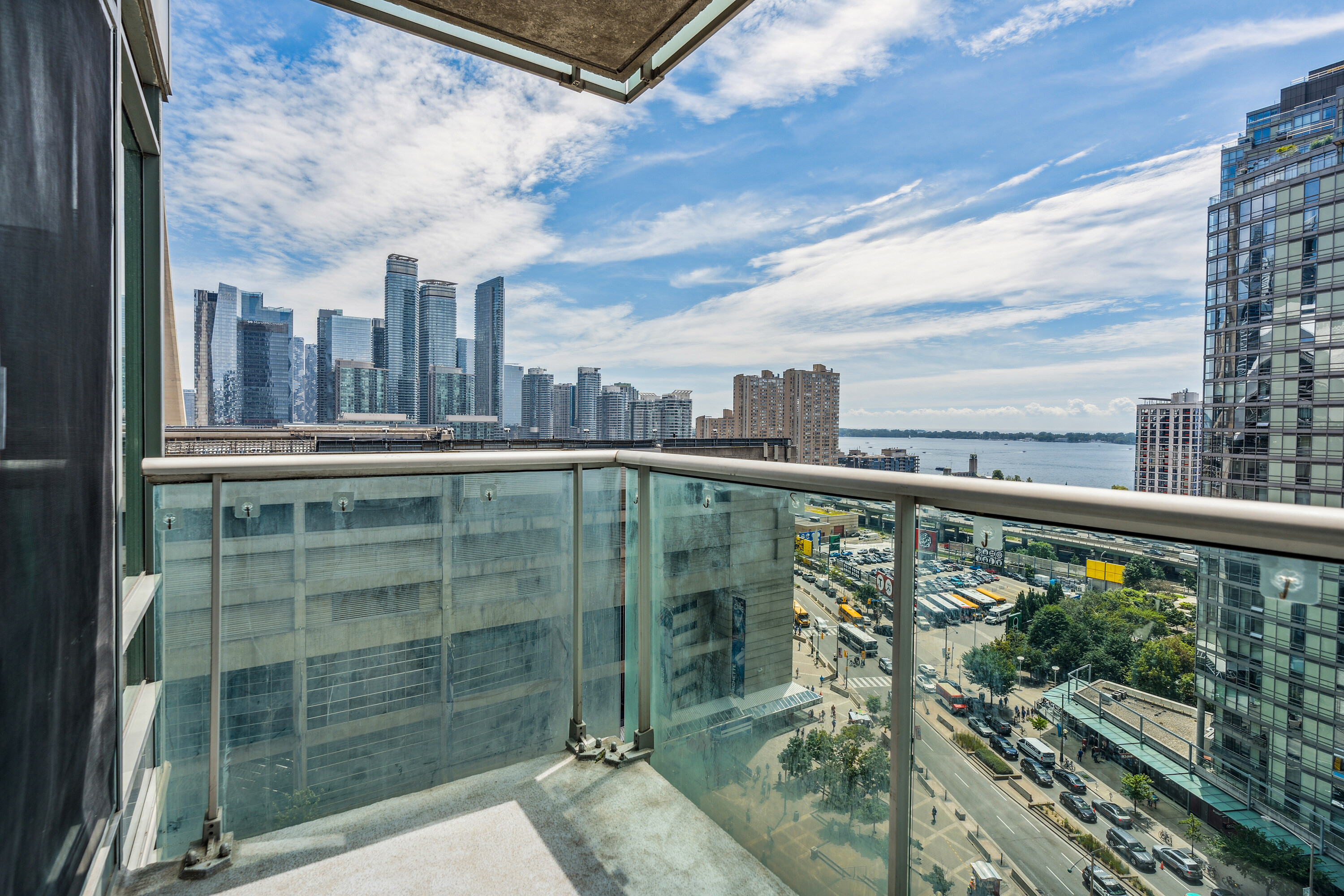 81 Navy Wharf Crt #1903
