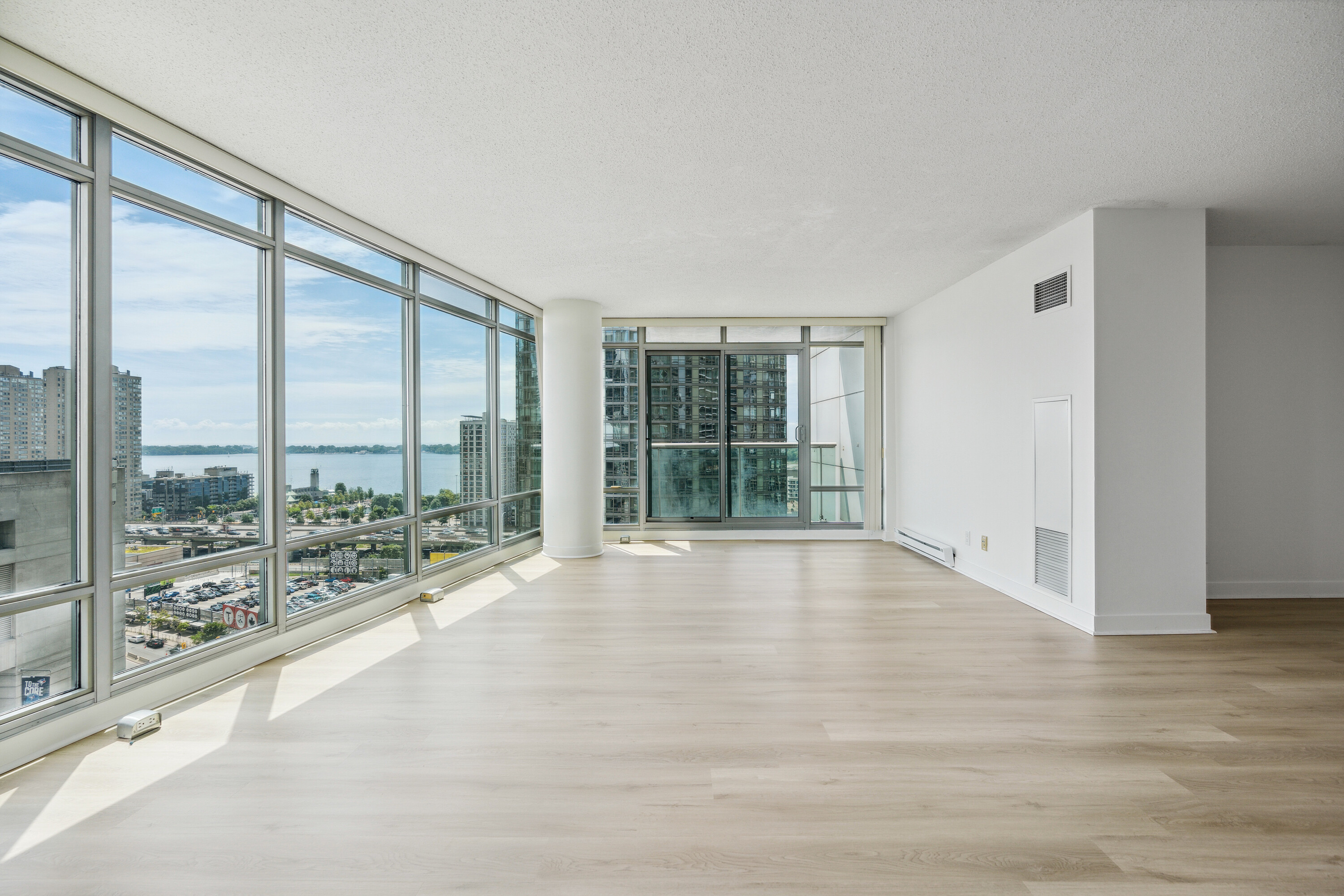 81 Navy Wharf Crt #1903