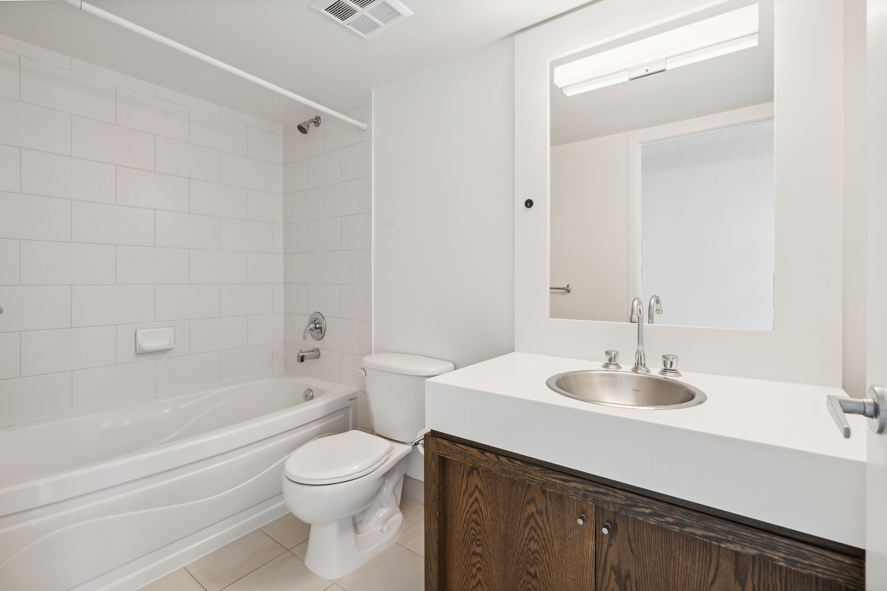 81 Navy Wharf Crt #1903