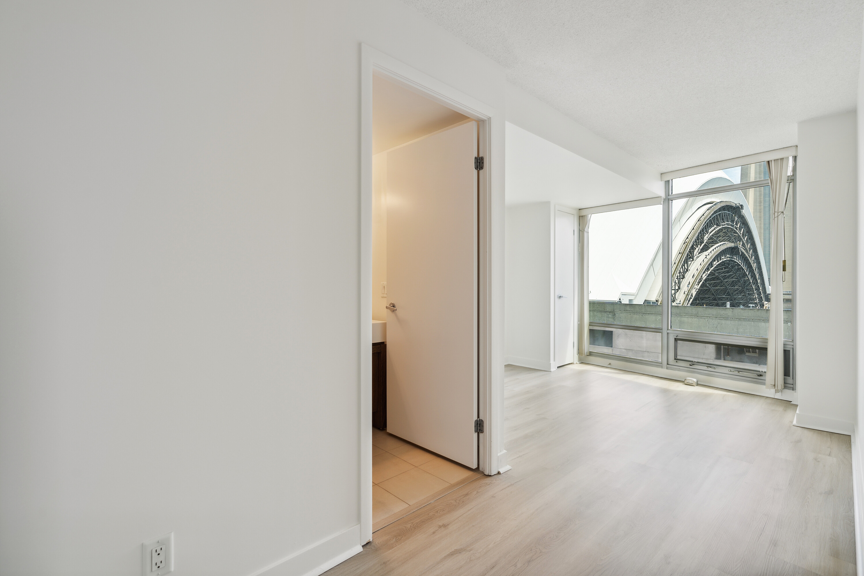 81 Navy Wharf Crt #1903
