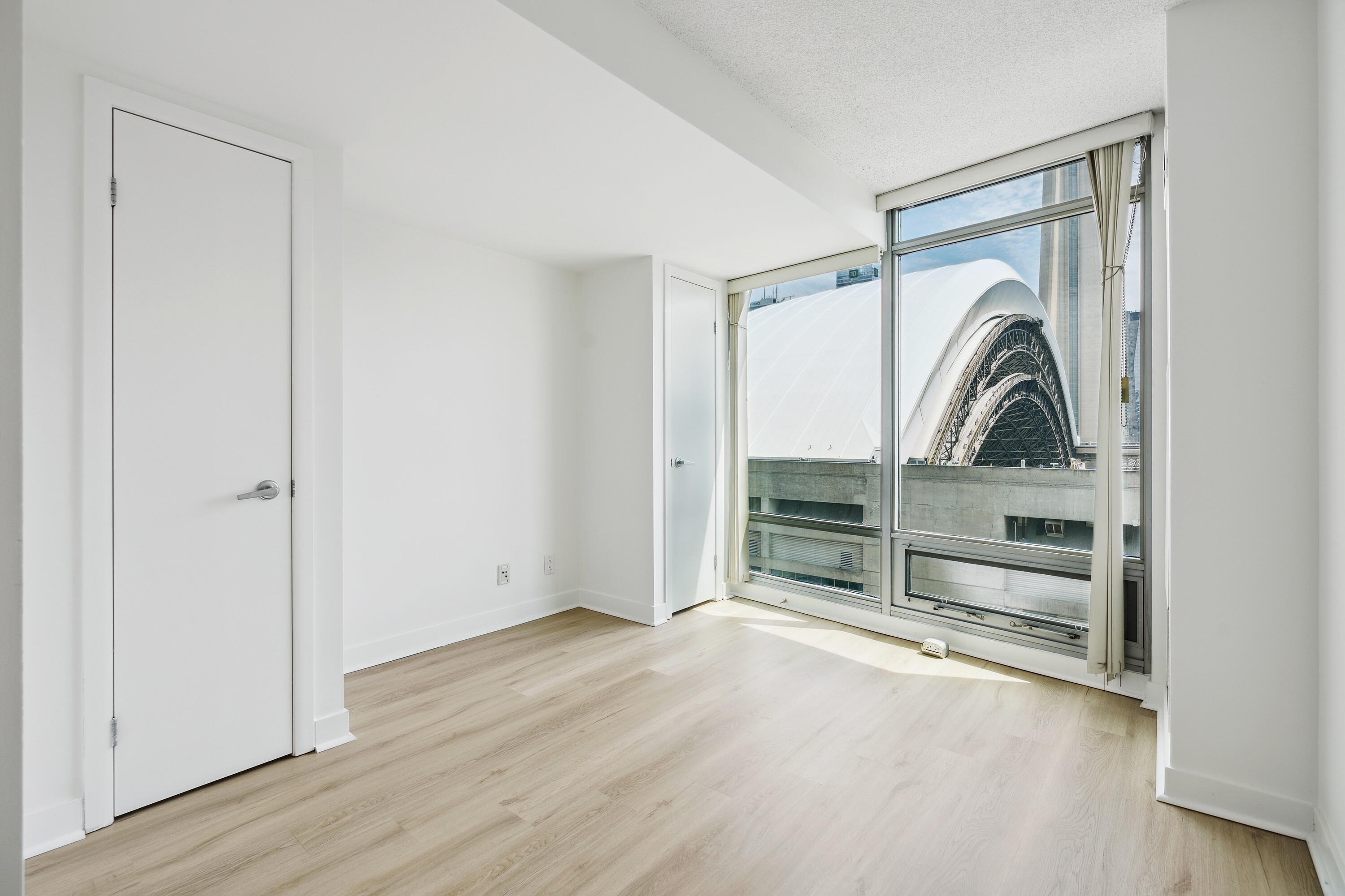 81 Navy Wharf Crt #1903