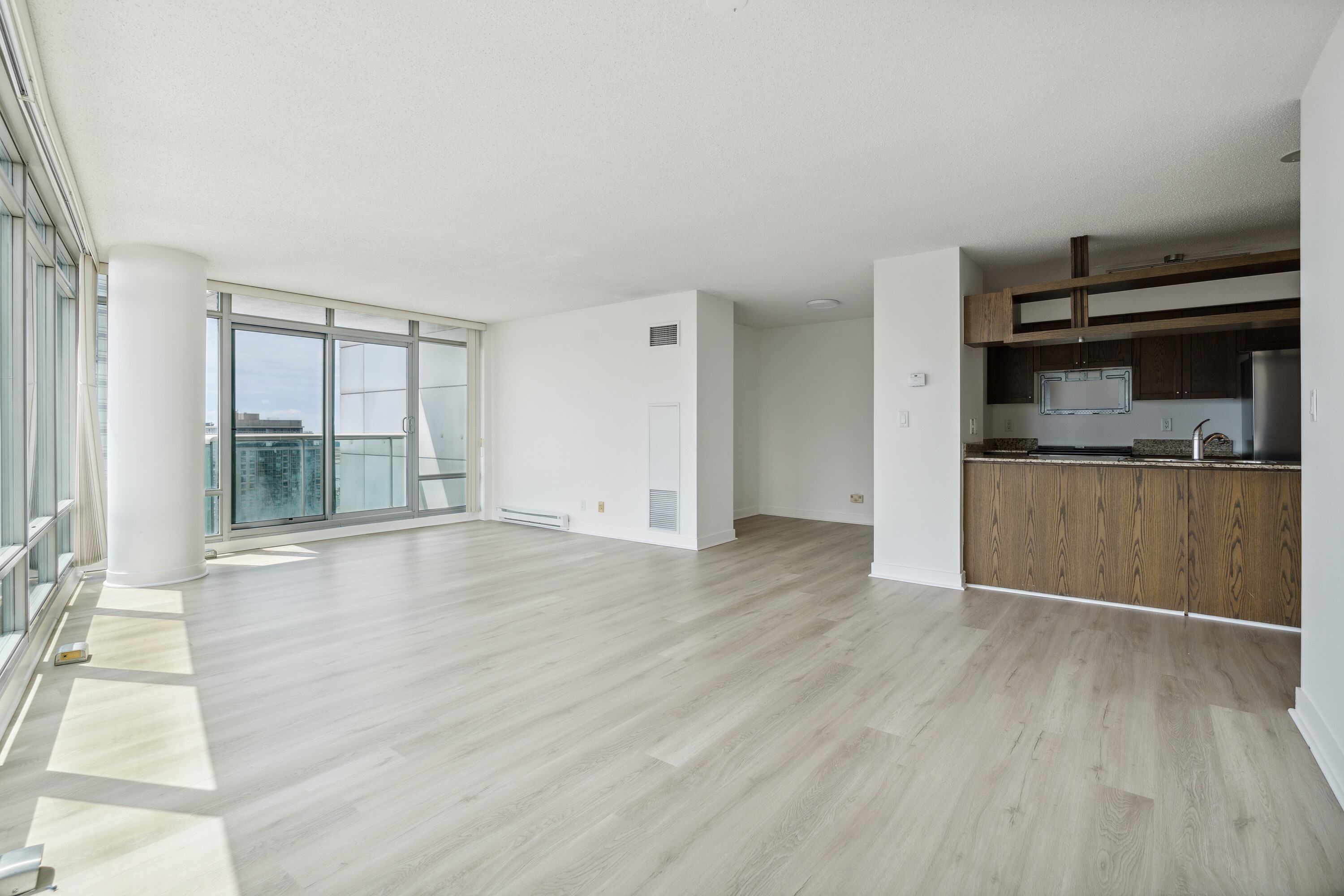 81 Navy Wharf Crt #1903