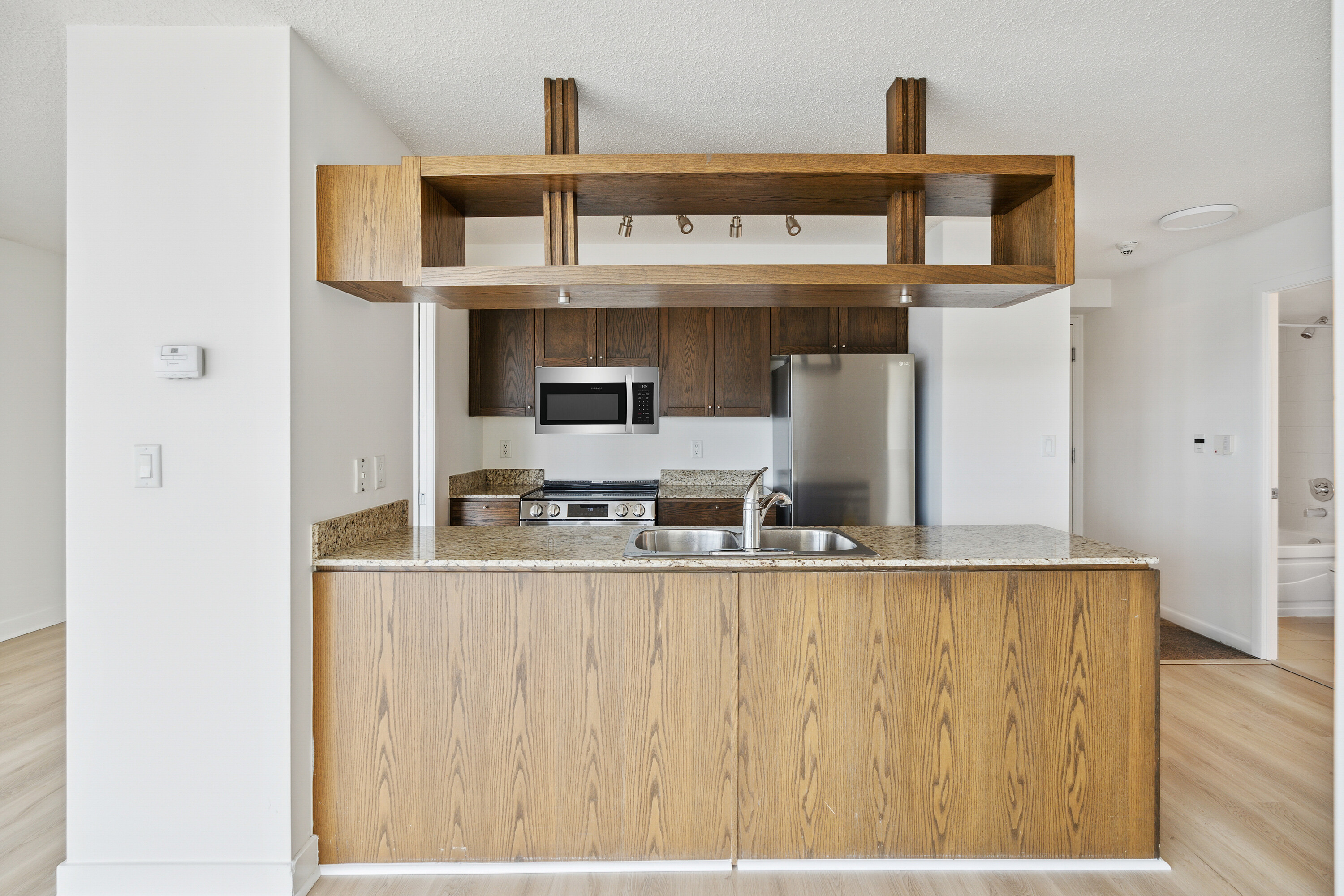 81 Navy Wharf Crt #1903