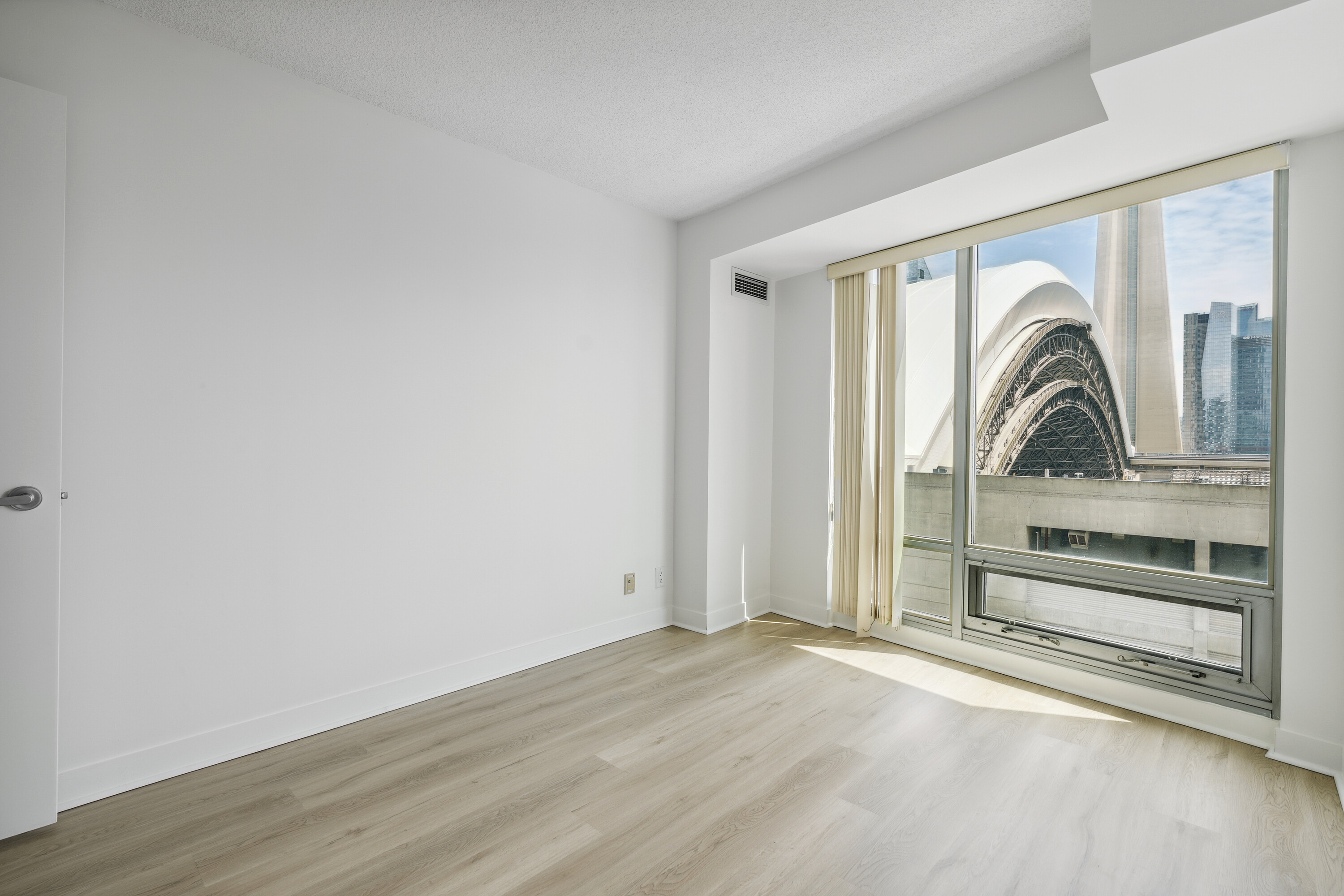 81 Navy Wharf Crt #1903