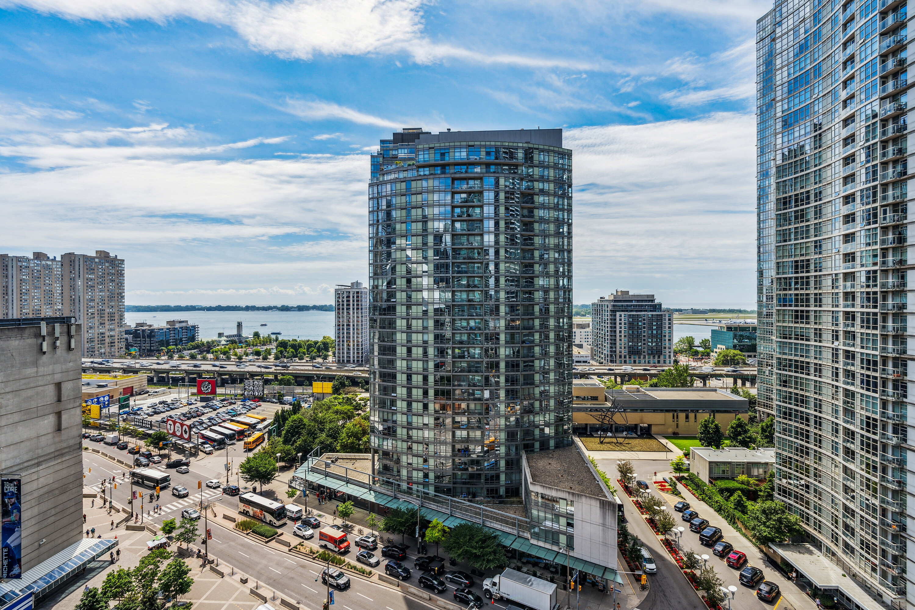 81 Navy Wharf Crt #1903