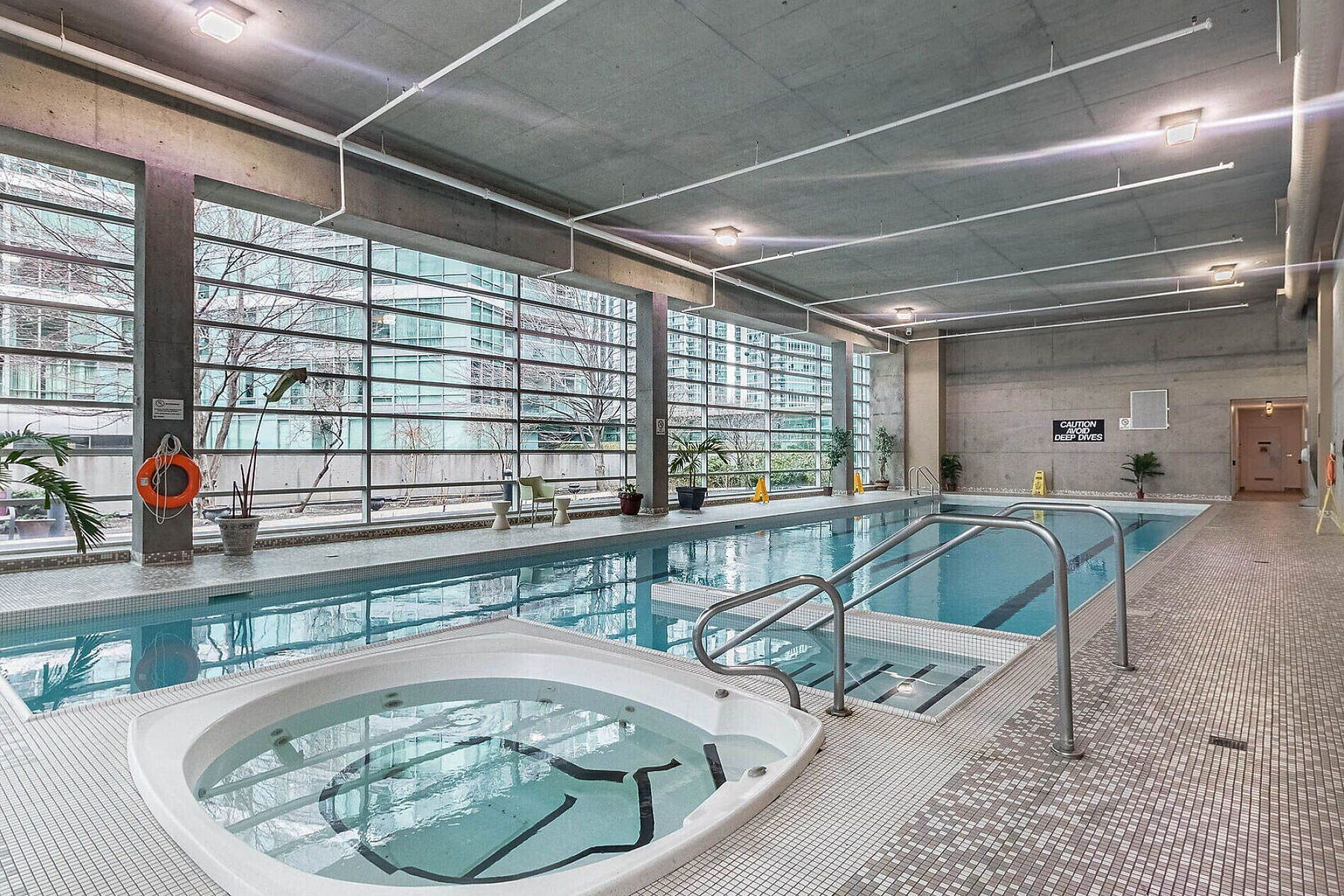81 Navy Wharf Crt #1903
