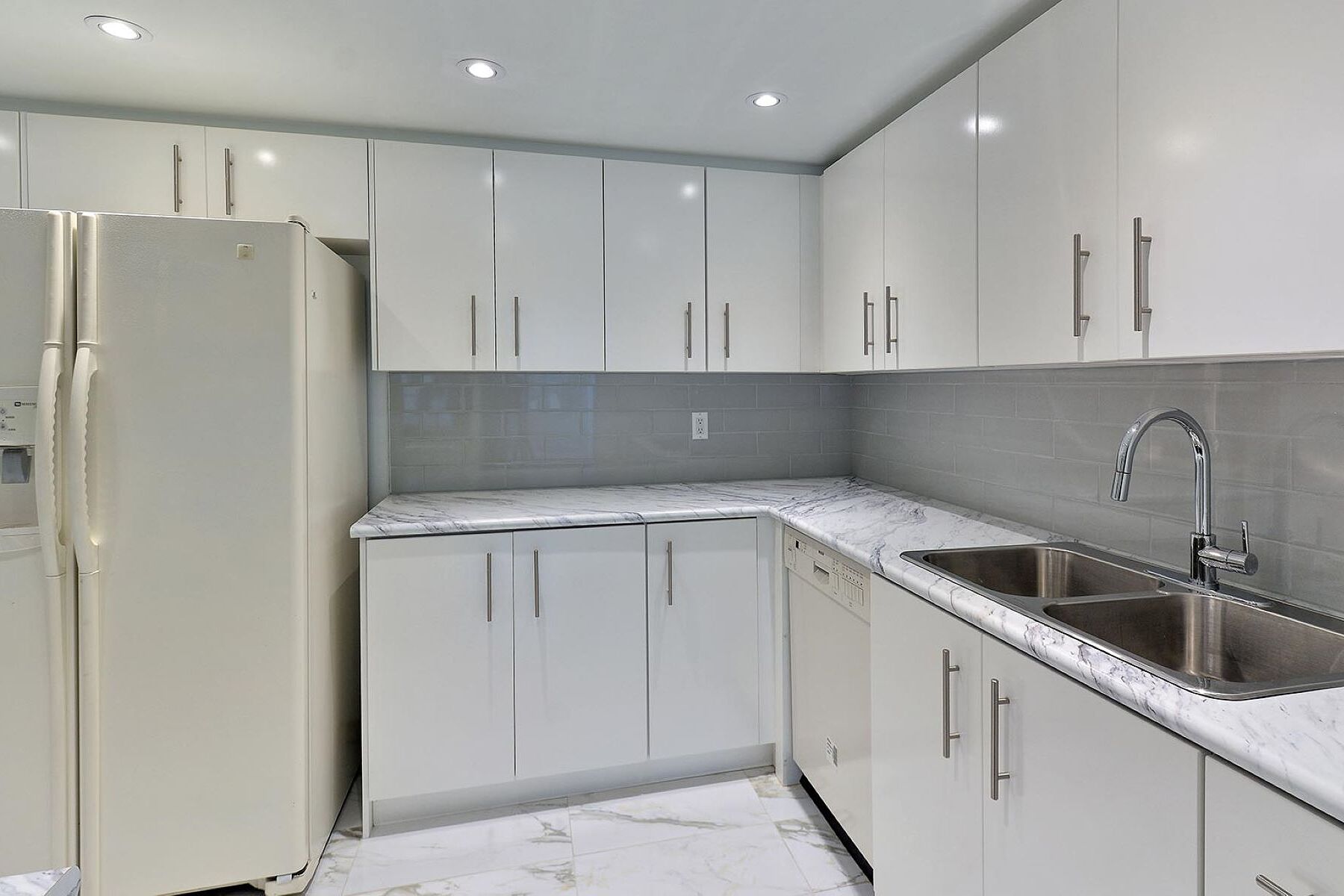 71 Charles St E #302
