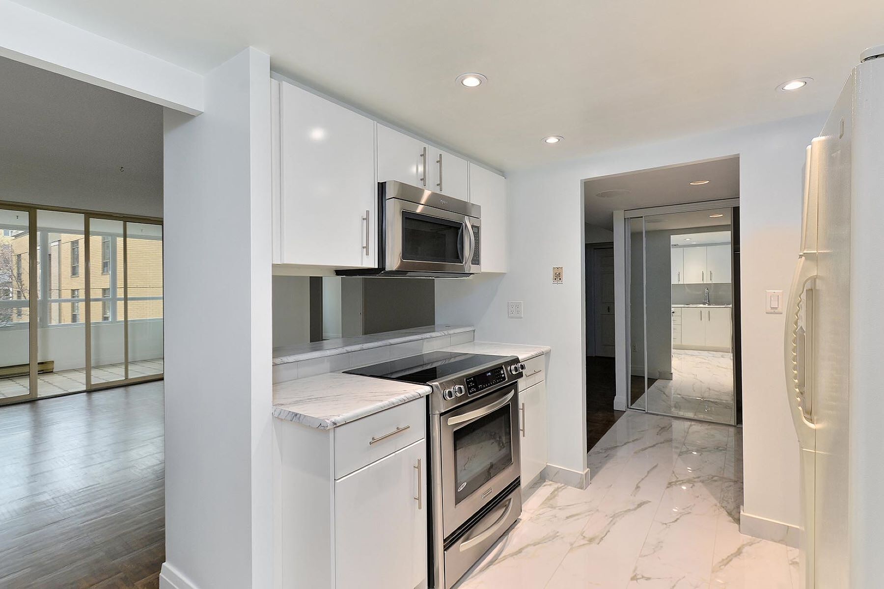 71 Charles St E #302