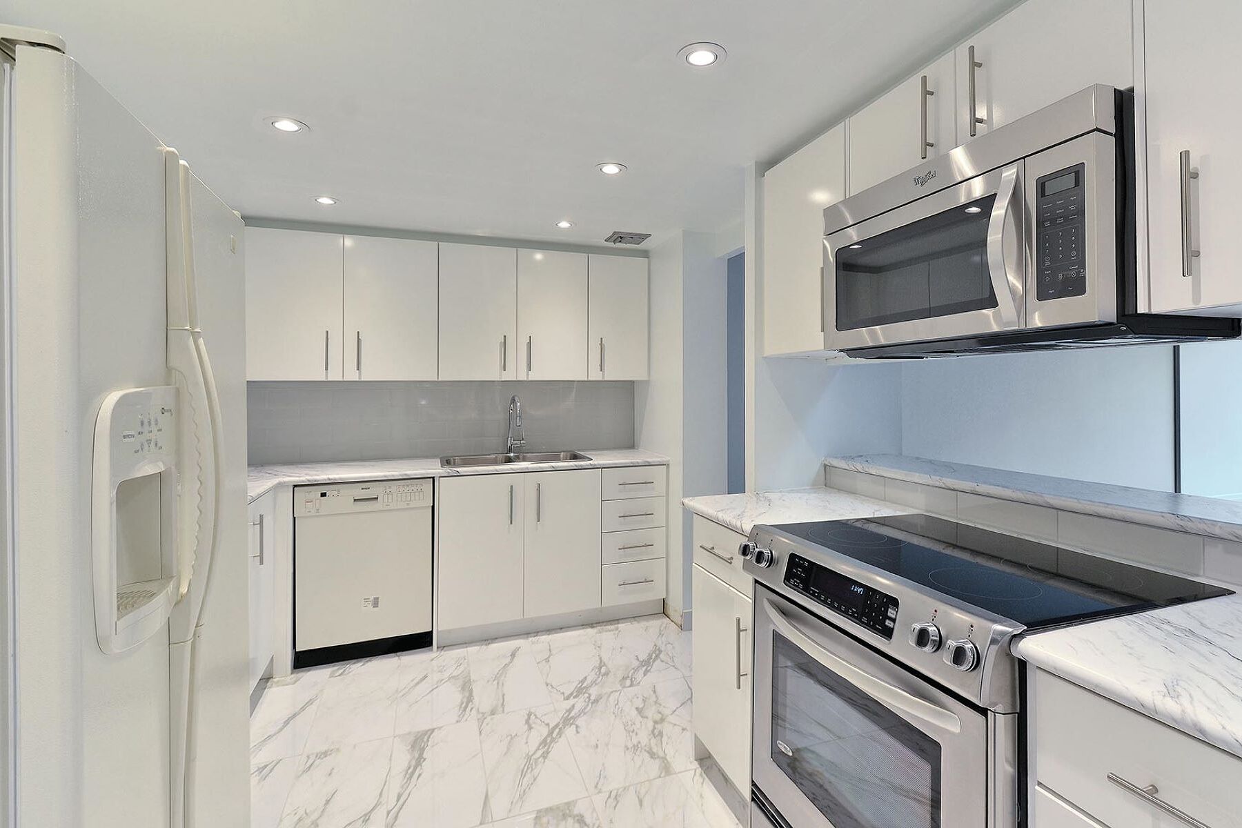 71 Charles St E #302