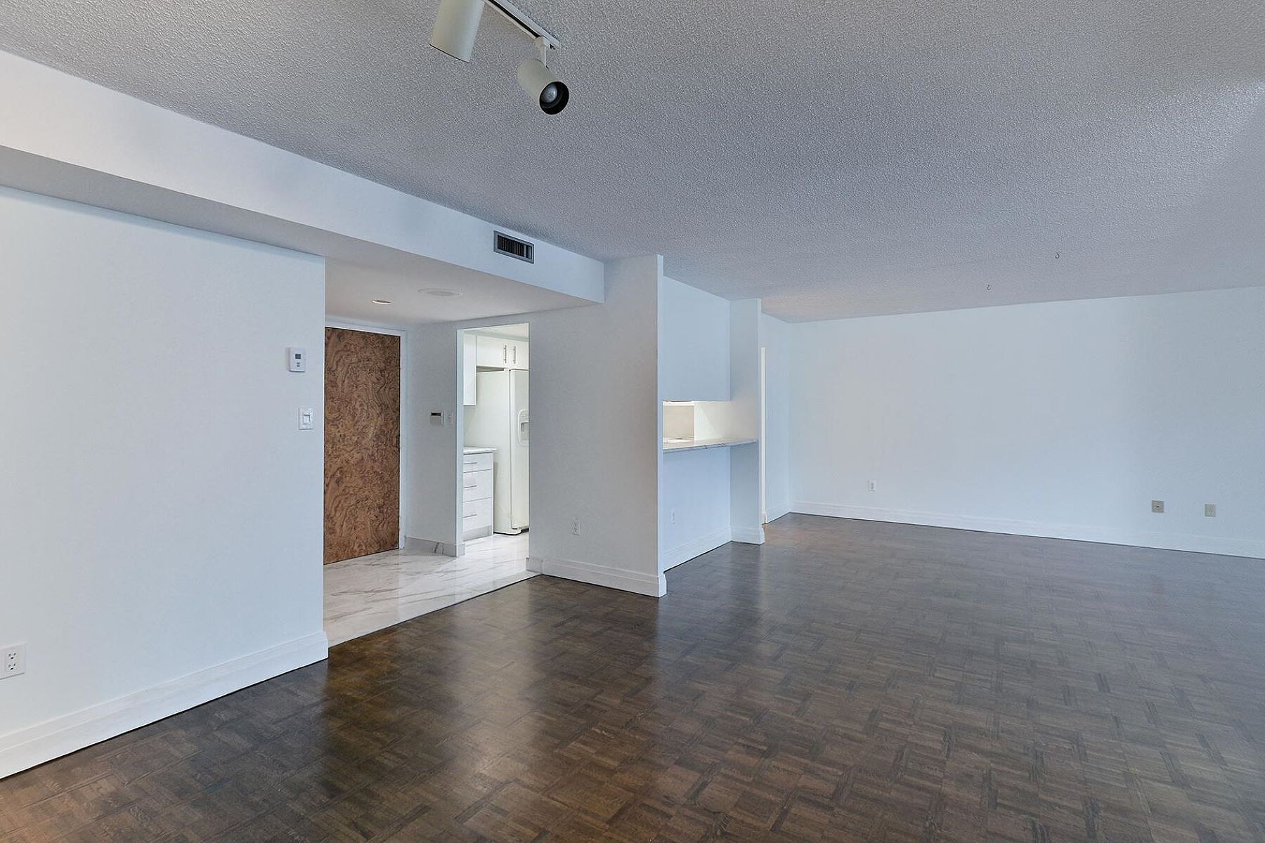 71 Charles St E #302