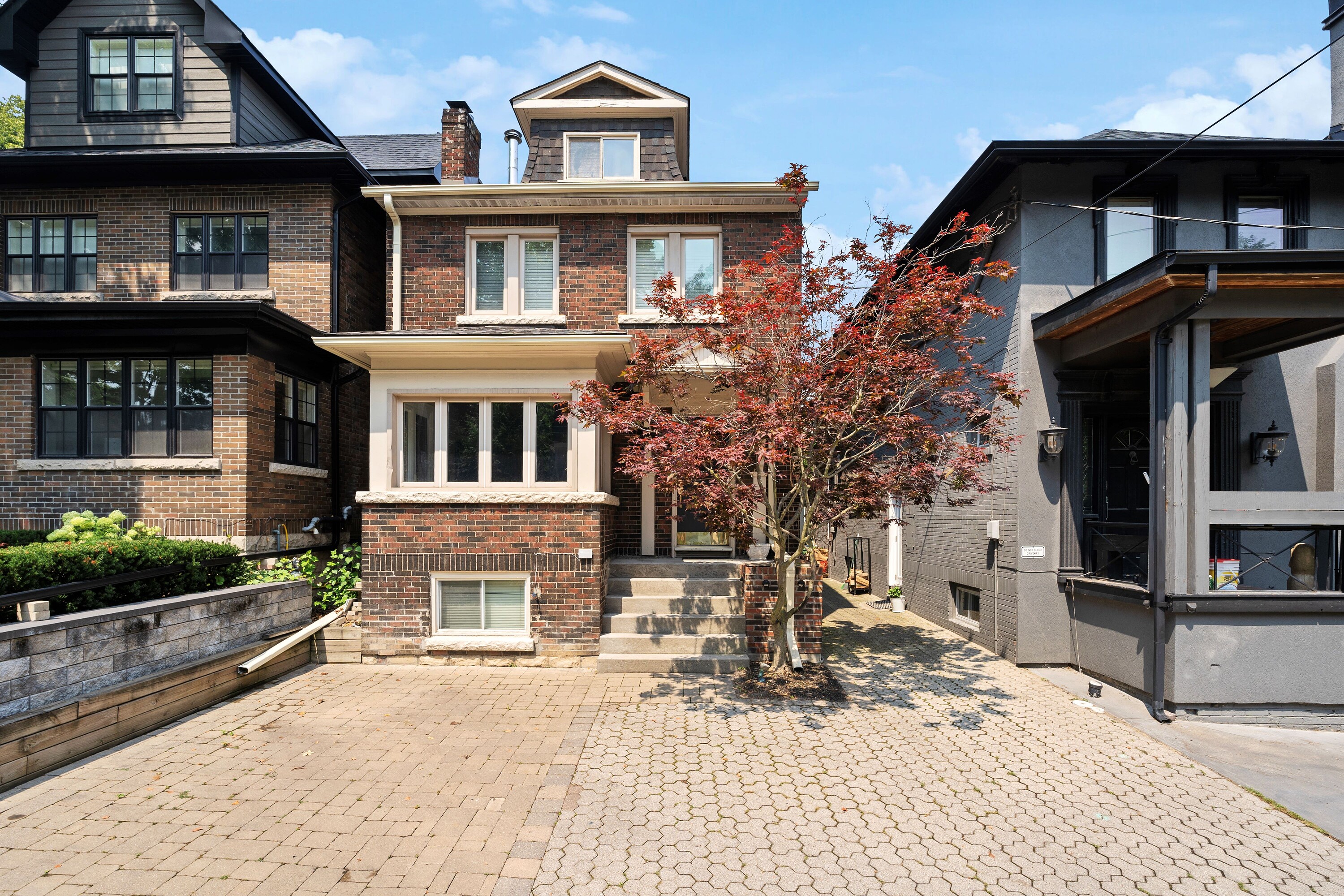 196 Moore Ave