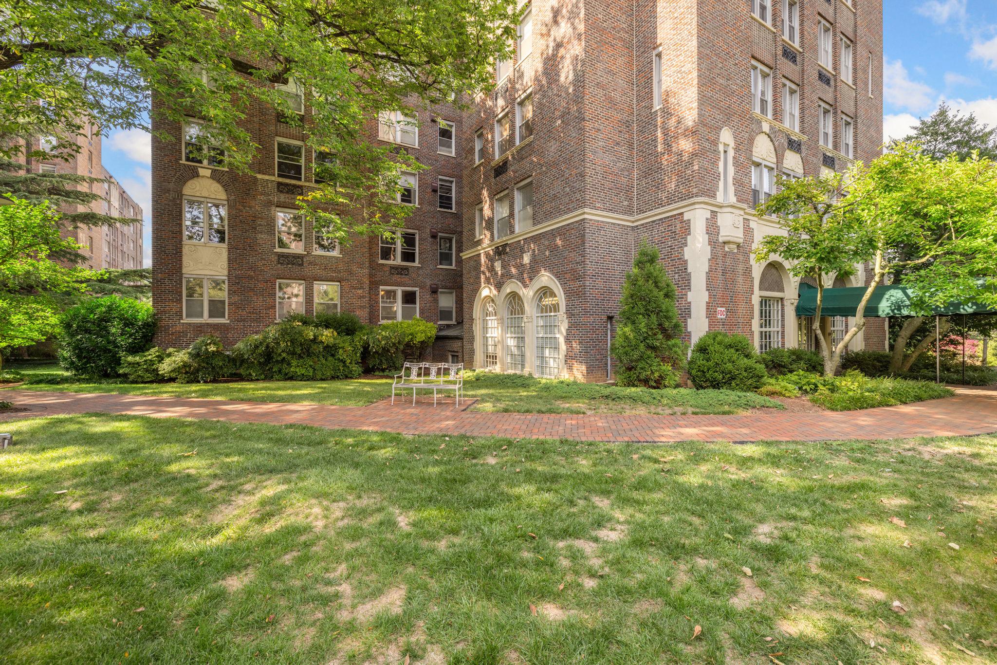 4000 Cathedral Avenue NW 604B