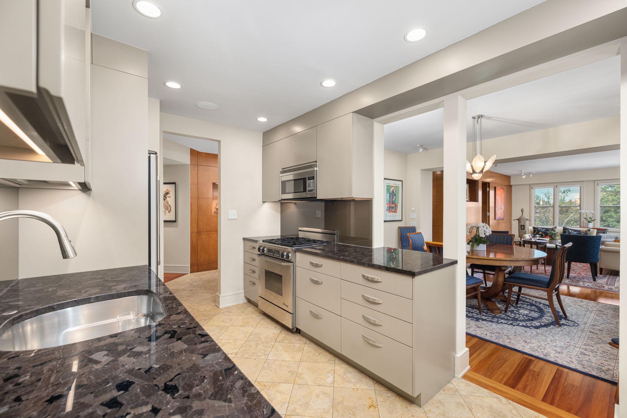 4000 Cathedral Avenue NW 604B