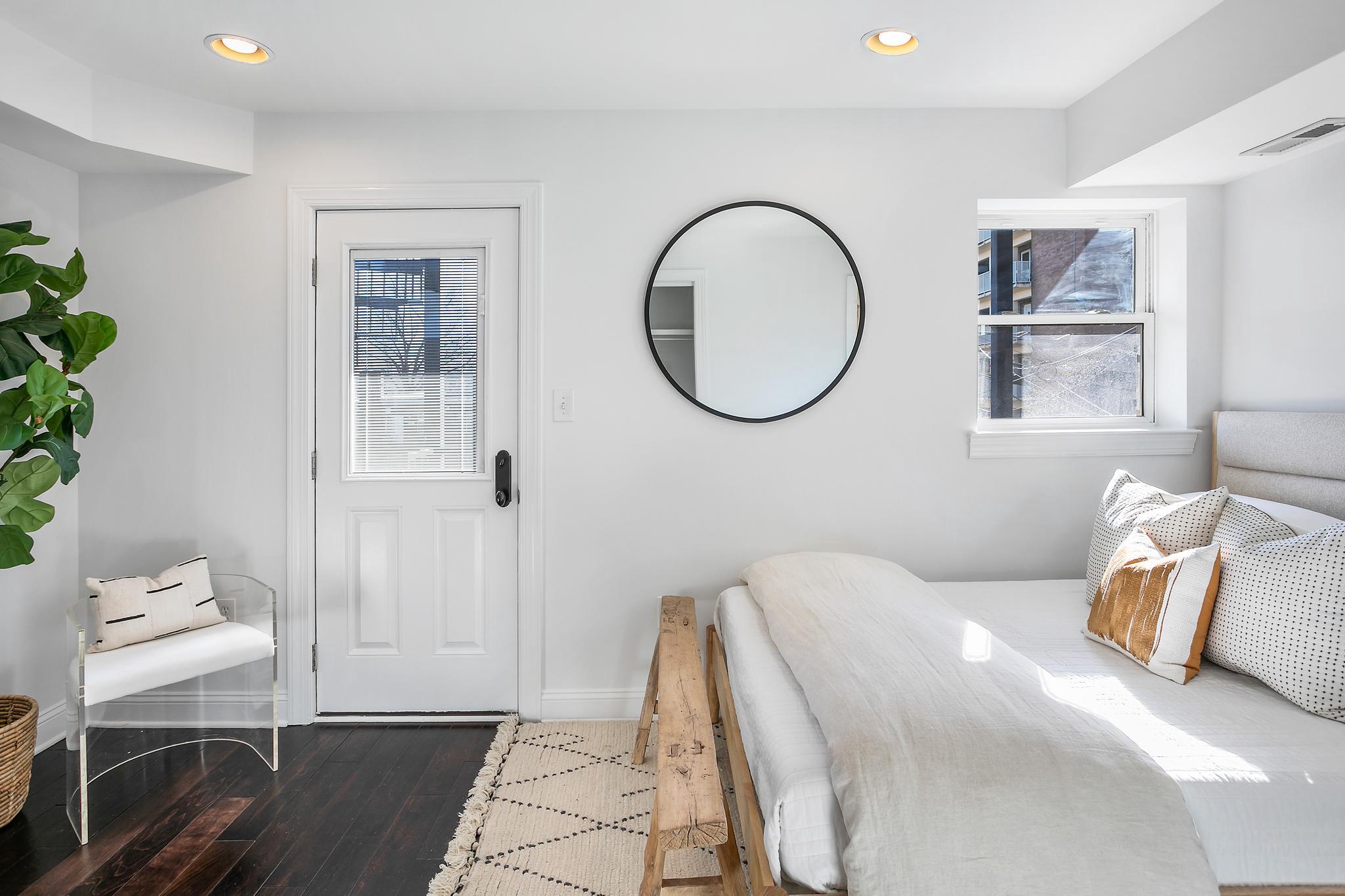 1433 K Street SE 202