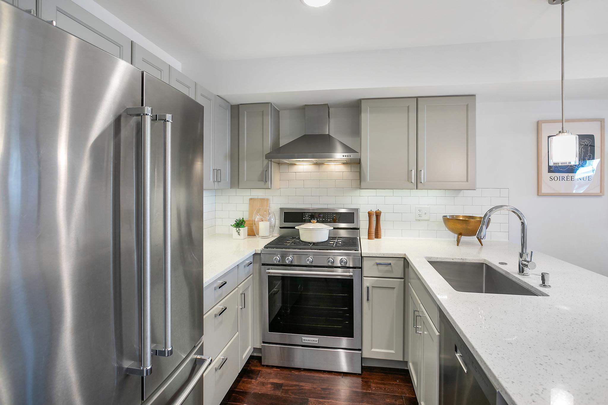 1433 K Street SE 202