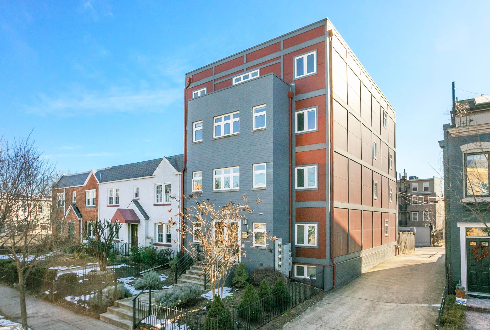 1433 K Street SE 202
