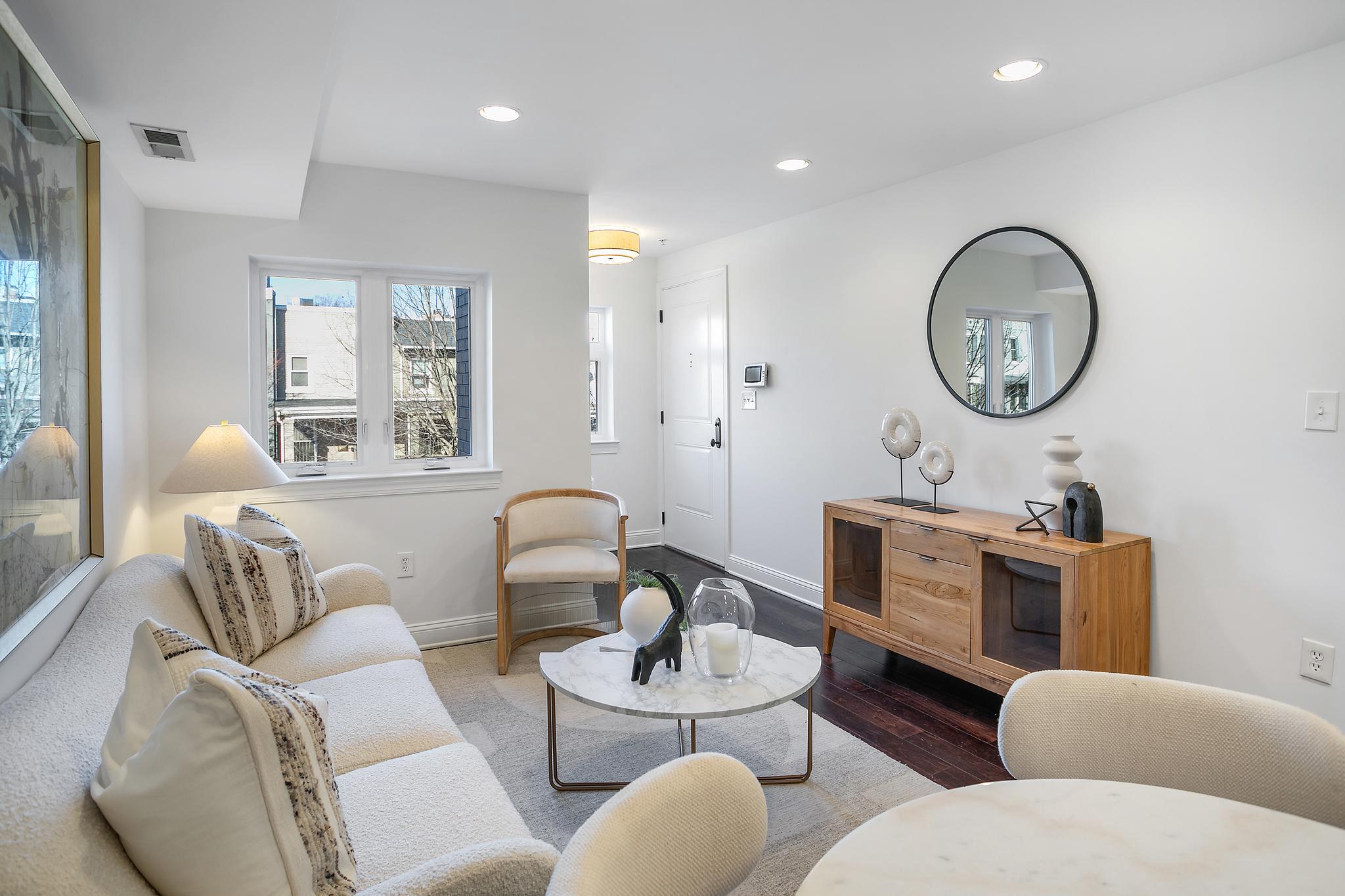 1433 K Street SE 202