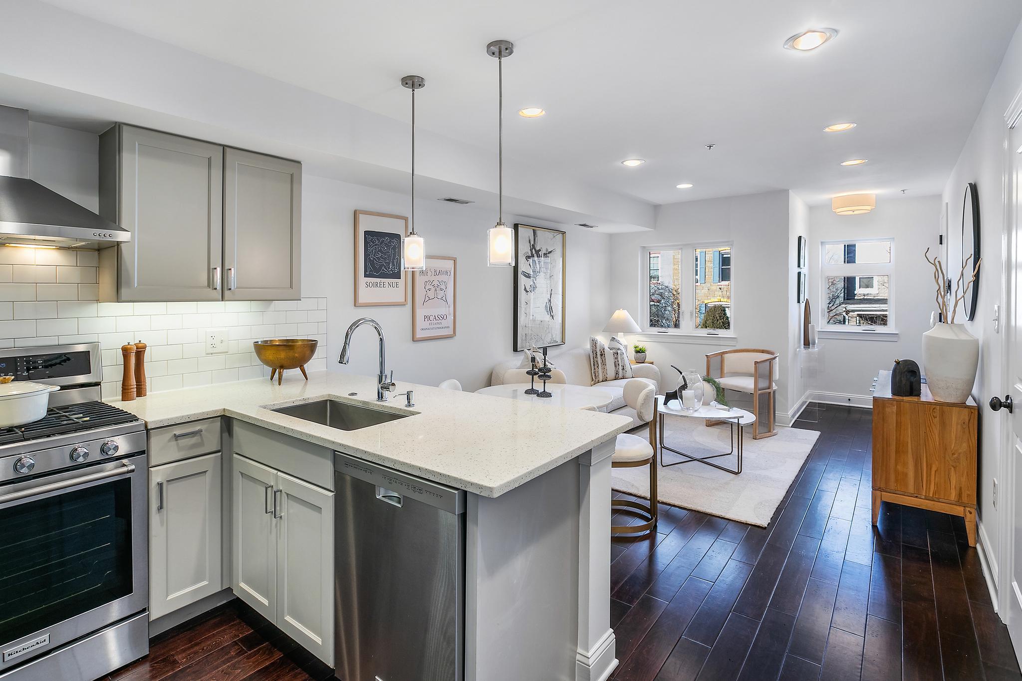 1433 K Street SE 202